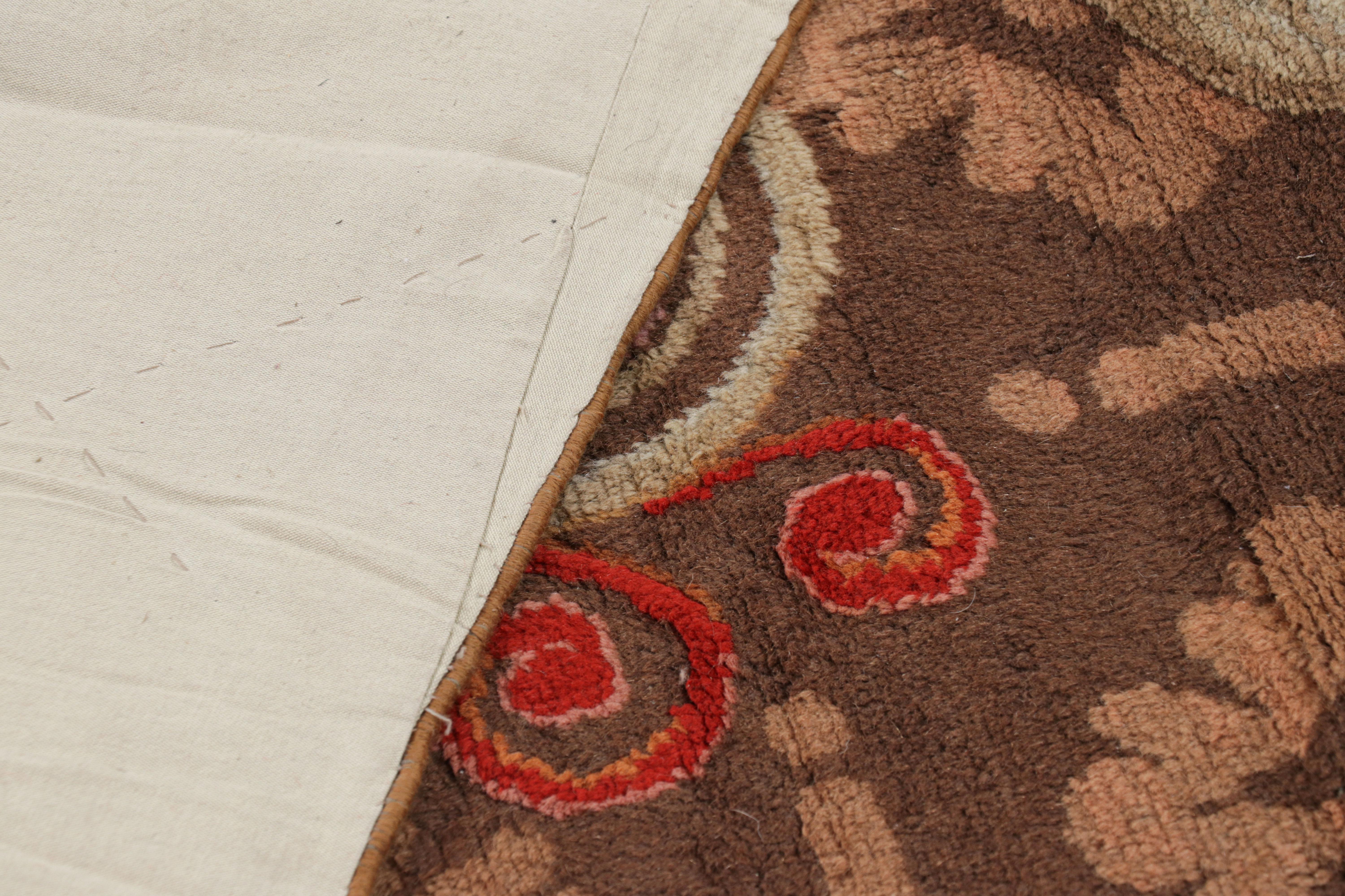 Alfombra Antique French Savonnerie Marrón y Verde con Medallón - Rug & Kilim en venta 2