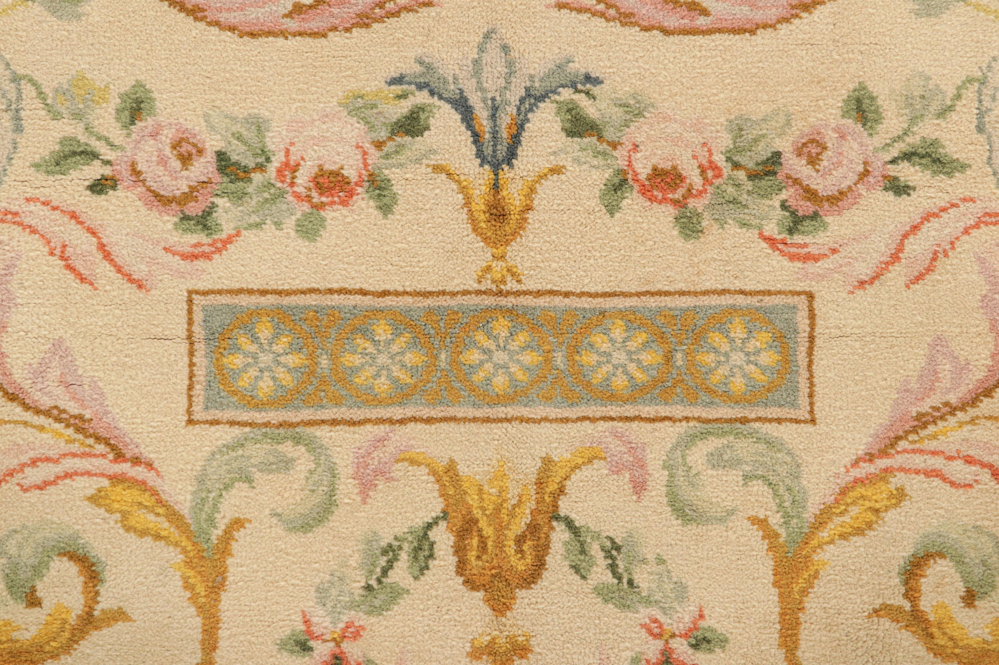 Alfombra francesa antigua de Savonnerie en color crema con motivos florales  Rug & Kilim Francés en venta