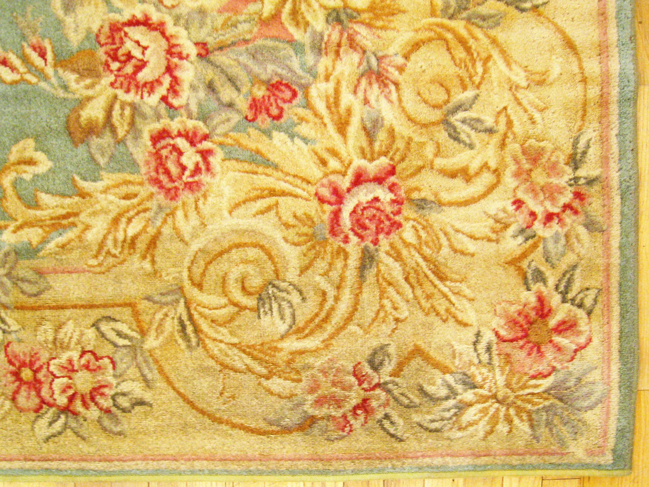 Antiker französischer Savonnerie-Teppich, großformatig, mit zentralem Medaillon im Angebot 4
