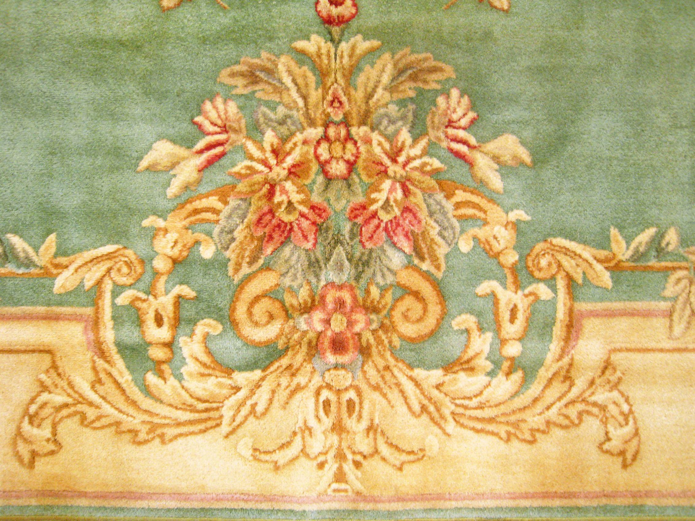 Antiker französischer Savonnerie-Teppich, großformatig, mit zentralem Medaillon im Angebot 5