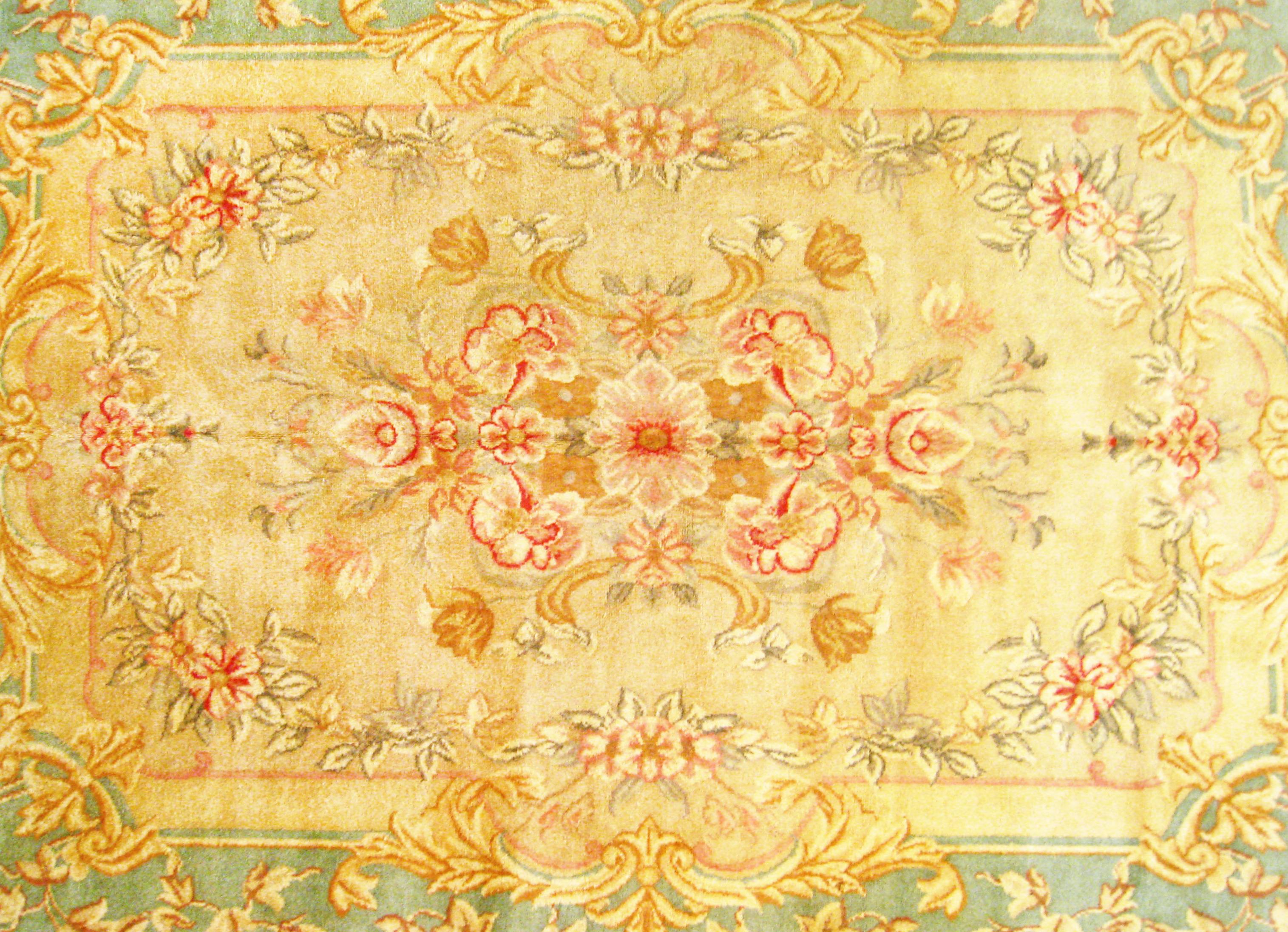 Antiker französischer Savonnerie-Teppich, großformatig, mit zentralem Medaillon im Angebot 2
