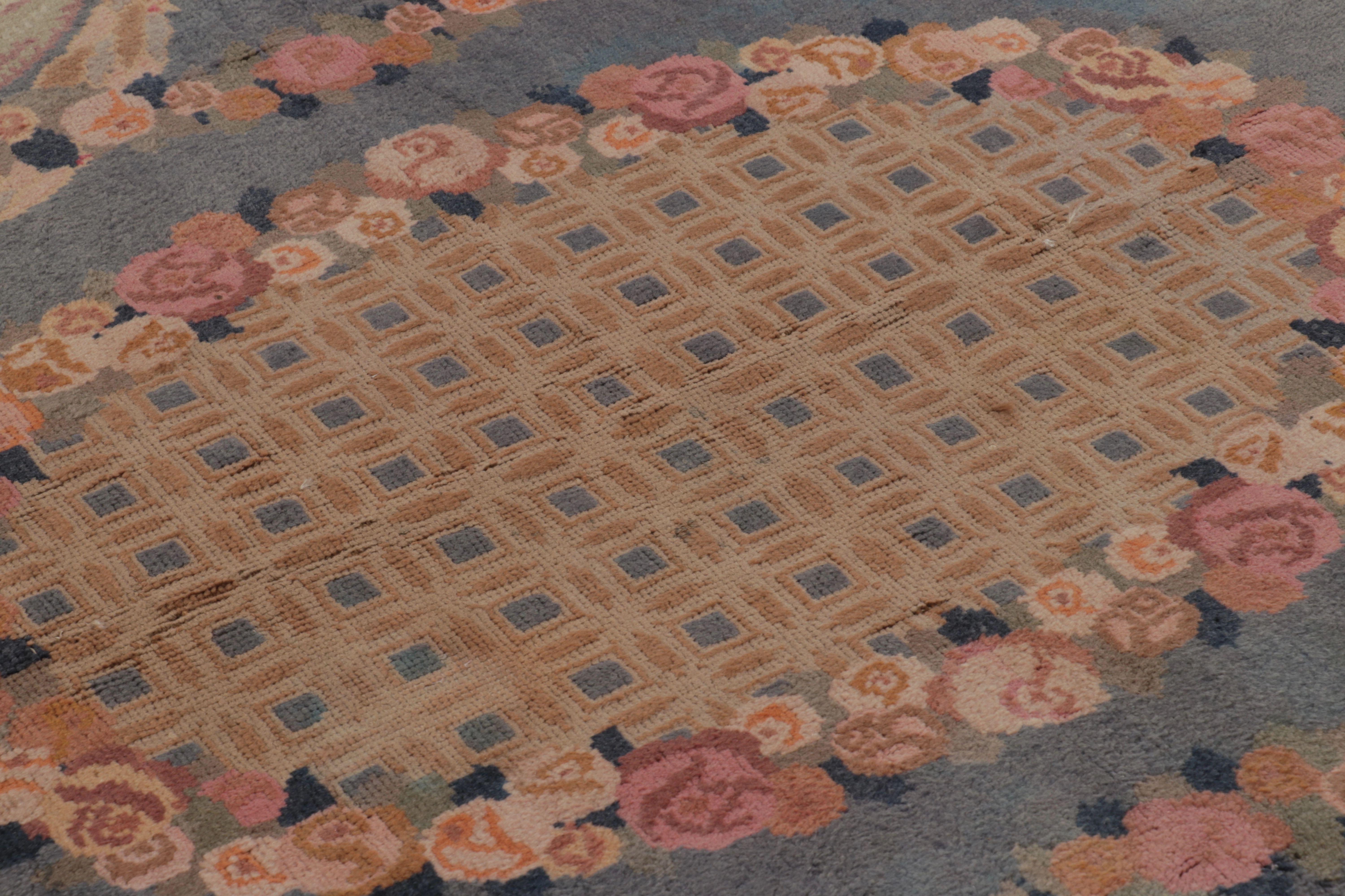 Antique French Savonnerie-Teppich, Rosenmedaillon in Himmelblau und Koralle - Rug & Kilim (Französisch) im Angebot