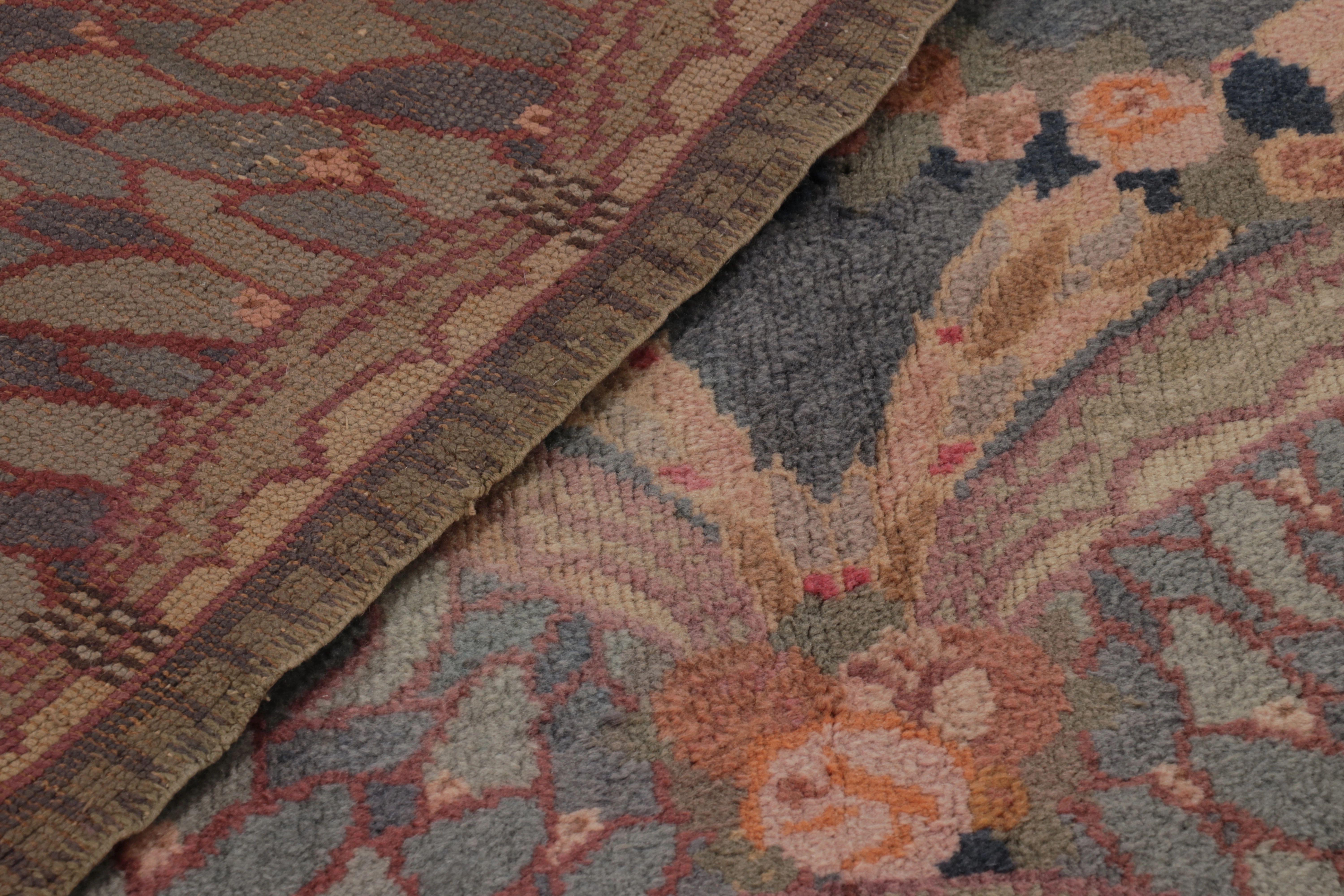 Antique French Savonnerie-Teppich, Rosenmedaillon in Himmelblau und Koralle - Rug & Kilim im Angebot 1