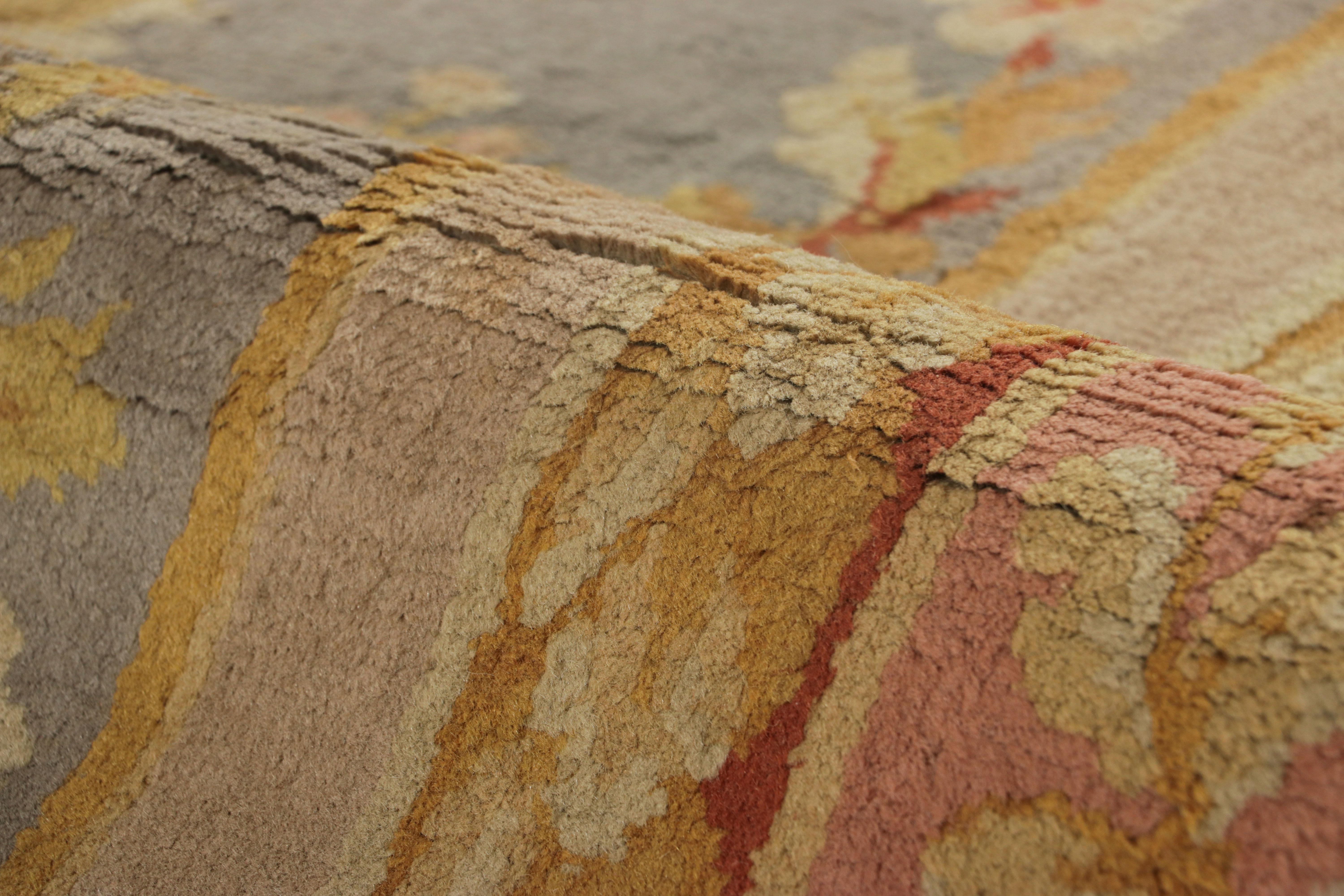 Antique French Savonnerie Rug with Floral Medallion - Rug & Kilim For Sale 1