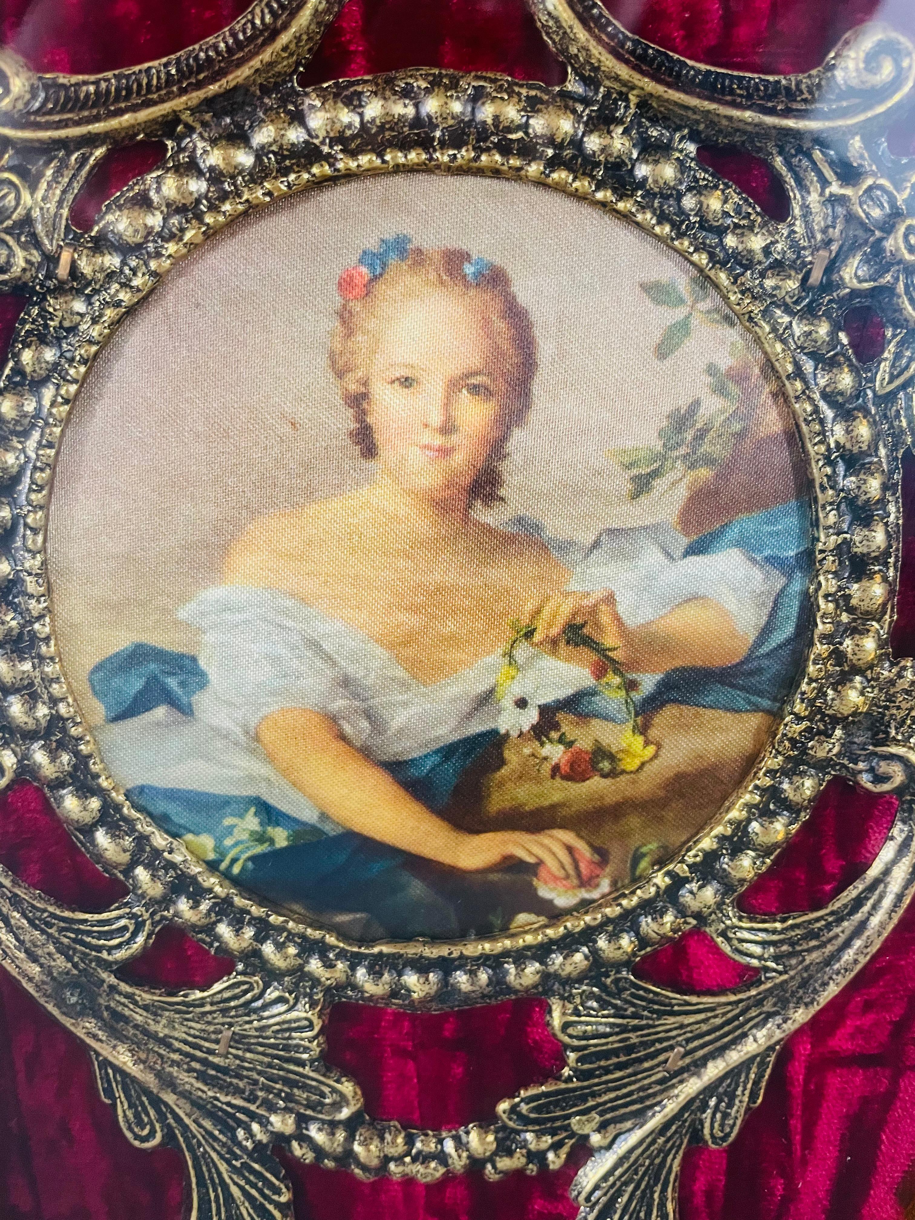 Belle Époque Antique French School Round Lady Portrait on Canvas Plaque For Sale