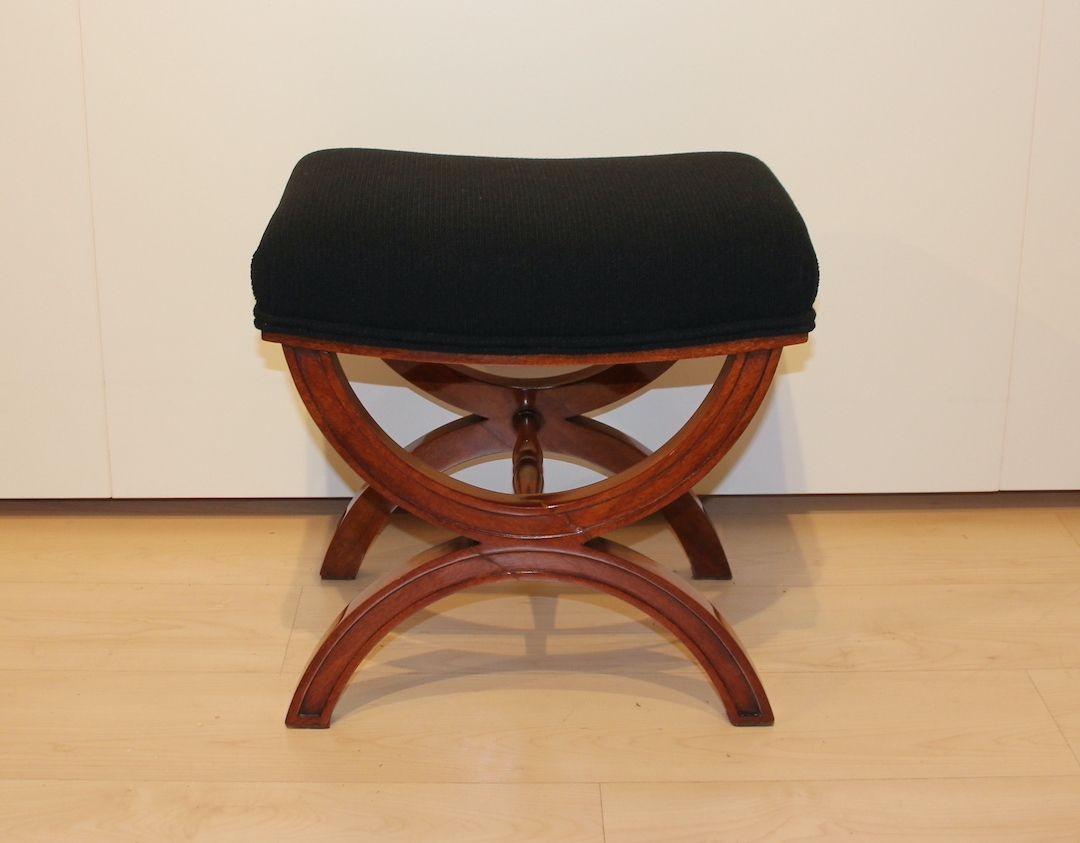 Antique French scissors stool or tabouret from France around 1860.
Mahogany solid wood, shellac hand polished. Carved notch on the outside along the legs. Newly upholstered and covered with black textured fabric.
Dimensions: H 45,5 cm x W 46 cm x