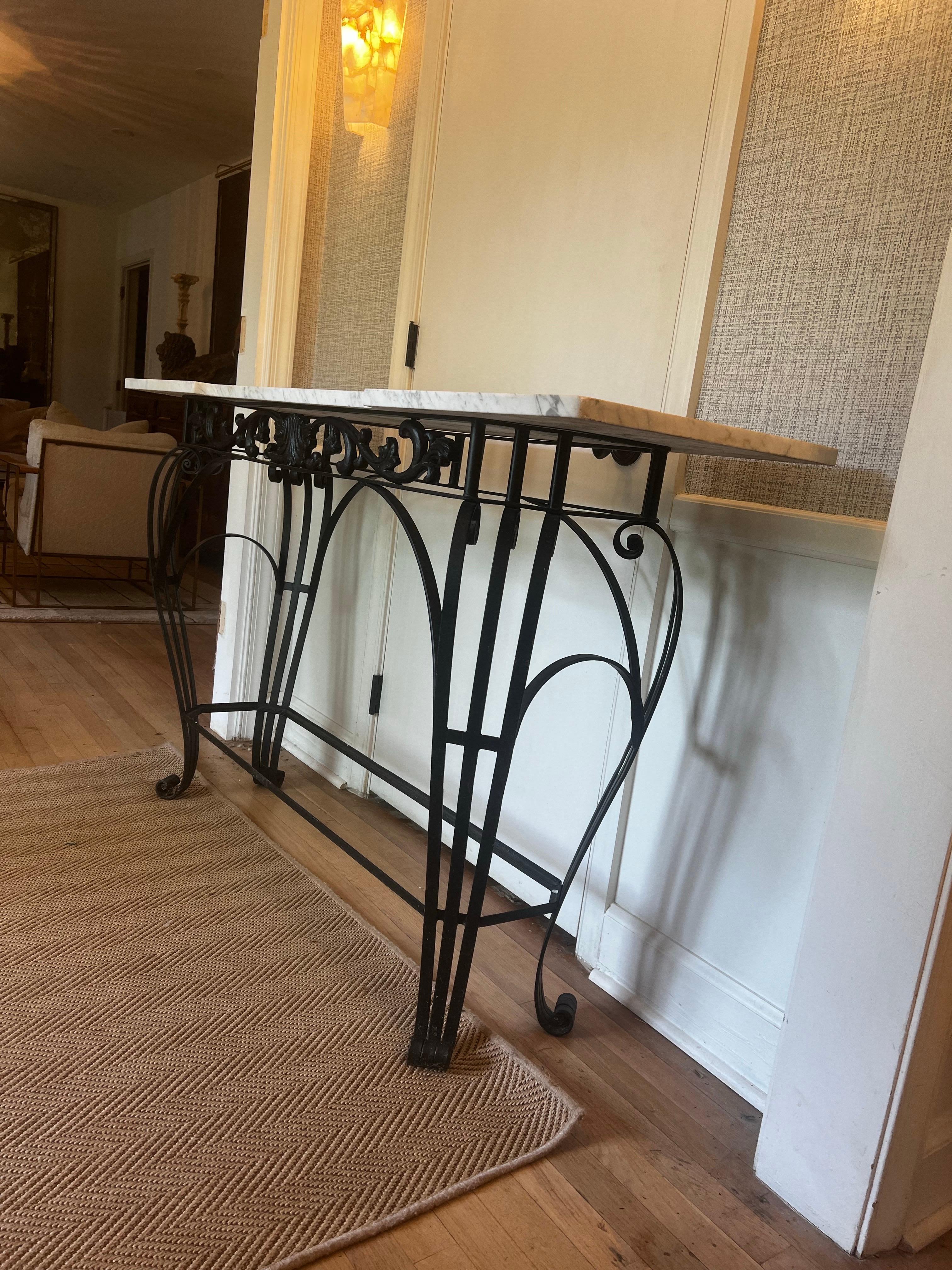Stile provenzale Antique French Console/Centralino in ferro a spirale con piano in marmo di Carrara in vendita