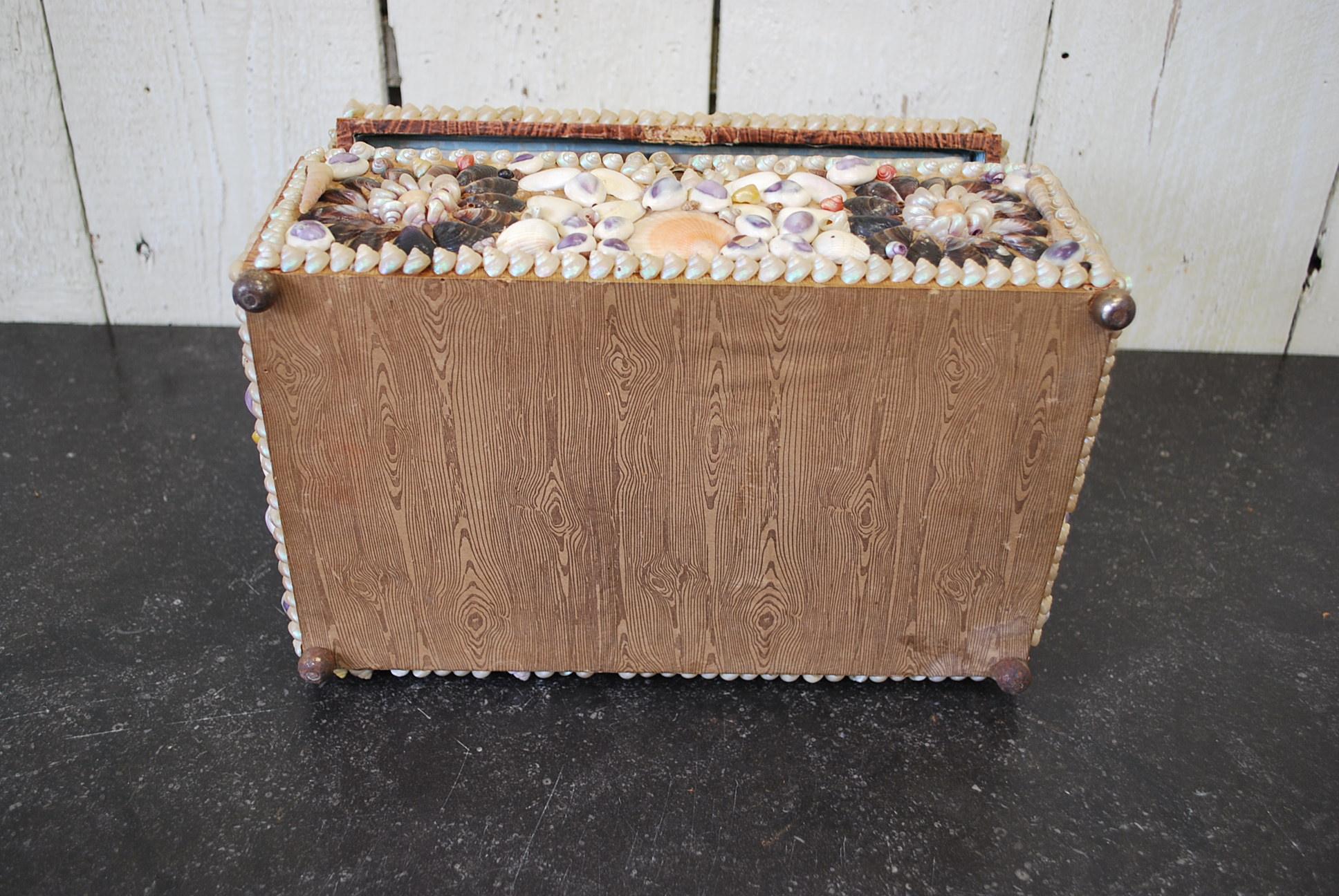 Antique French seashell  Decorative Jewellery /curios Box, Circa 1900 For Sale 2