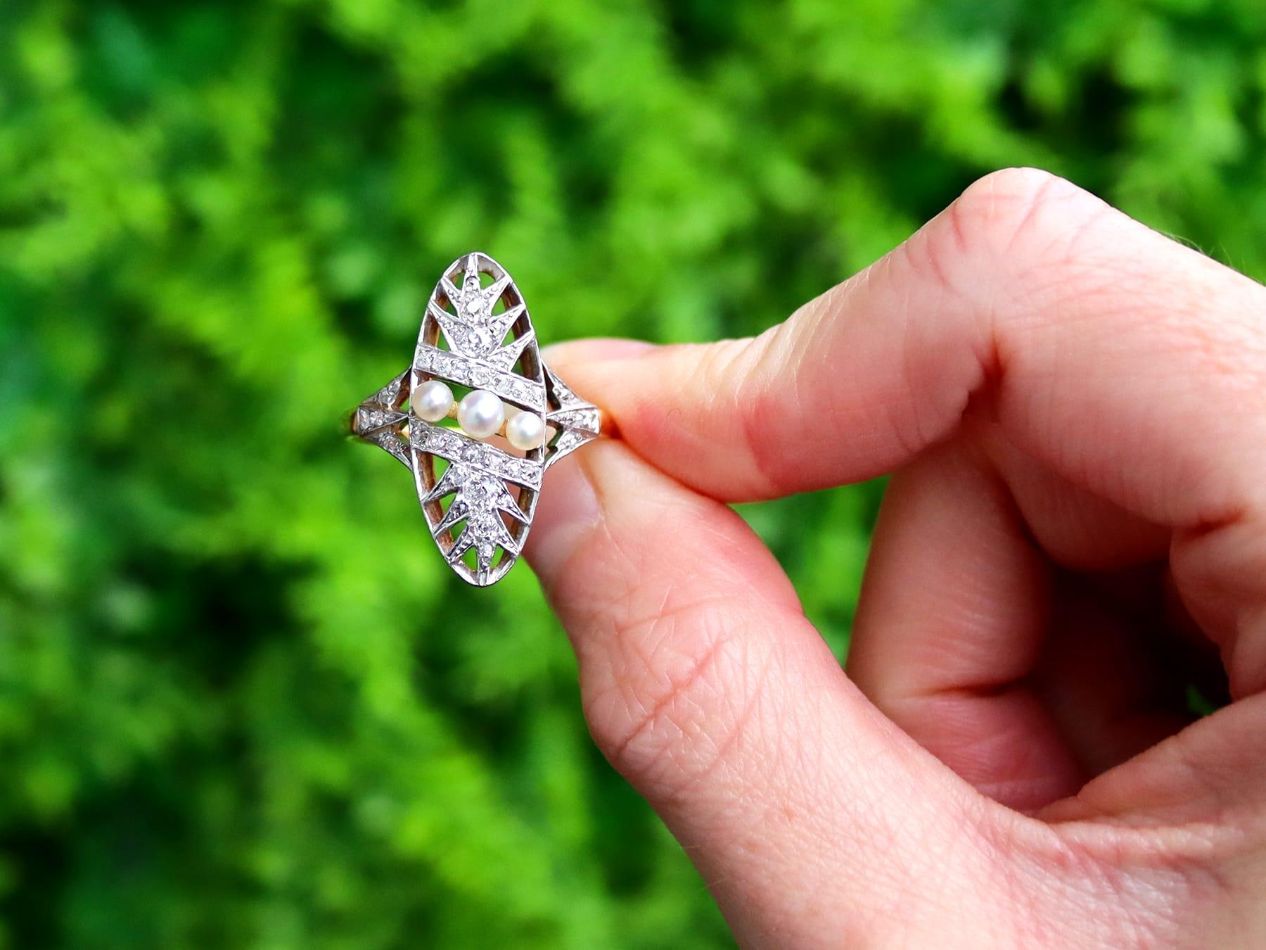 Ein beeindruckender antiker Ring mit 0,48 Karat Diamanten und Saatperlen, 18 Karat Gelbgold und Platin; Teil unserer vielfältigen antiken Schmuck- und Nachlasssammlungen.

Dieser feine und beeindruckende antike Perlenring wurde in 18 Karat Gelbgold