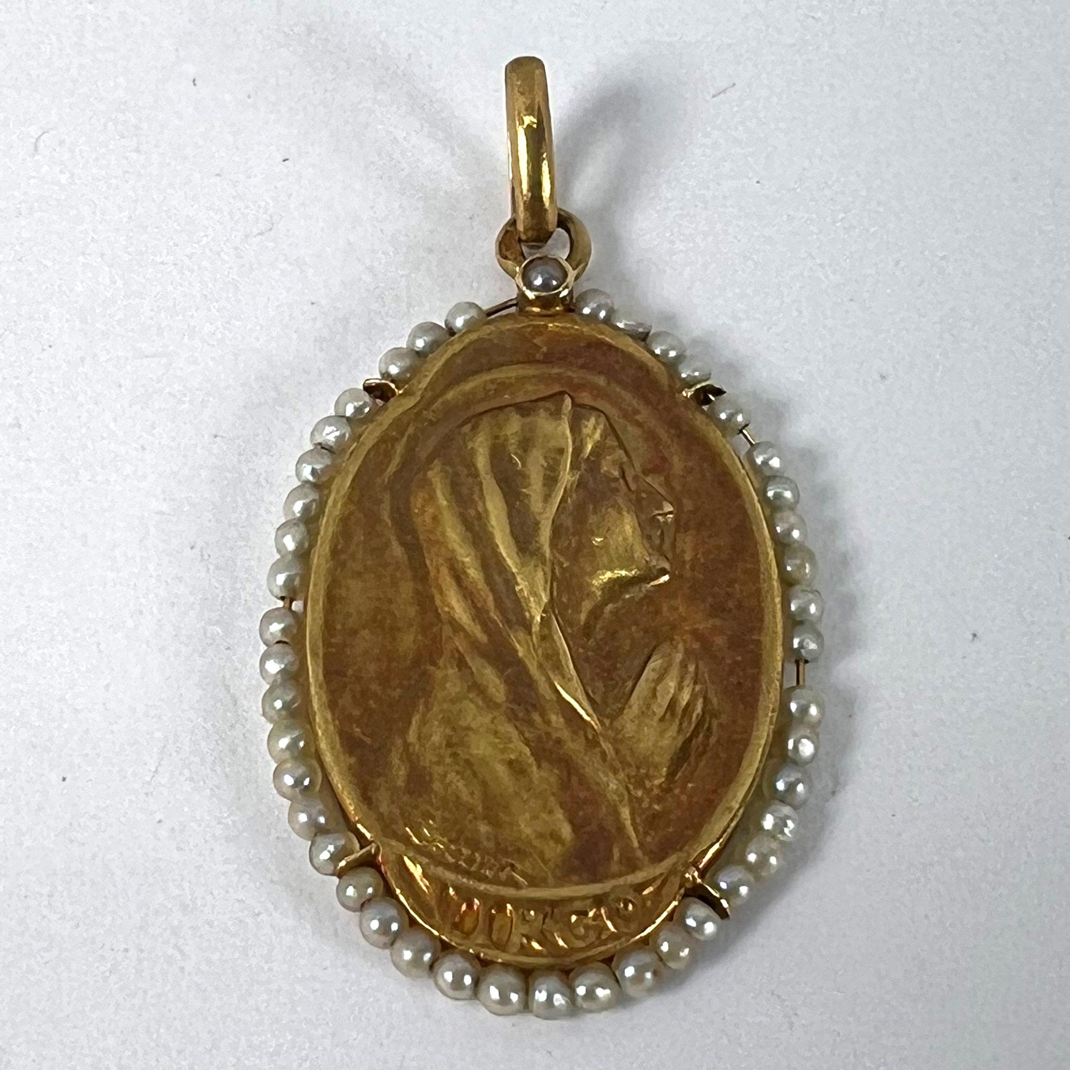 Antique French Sellier Pendentif Médaille Vierge Marie en or jaune 18K avec perles de rocaille en vente 7