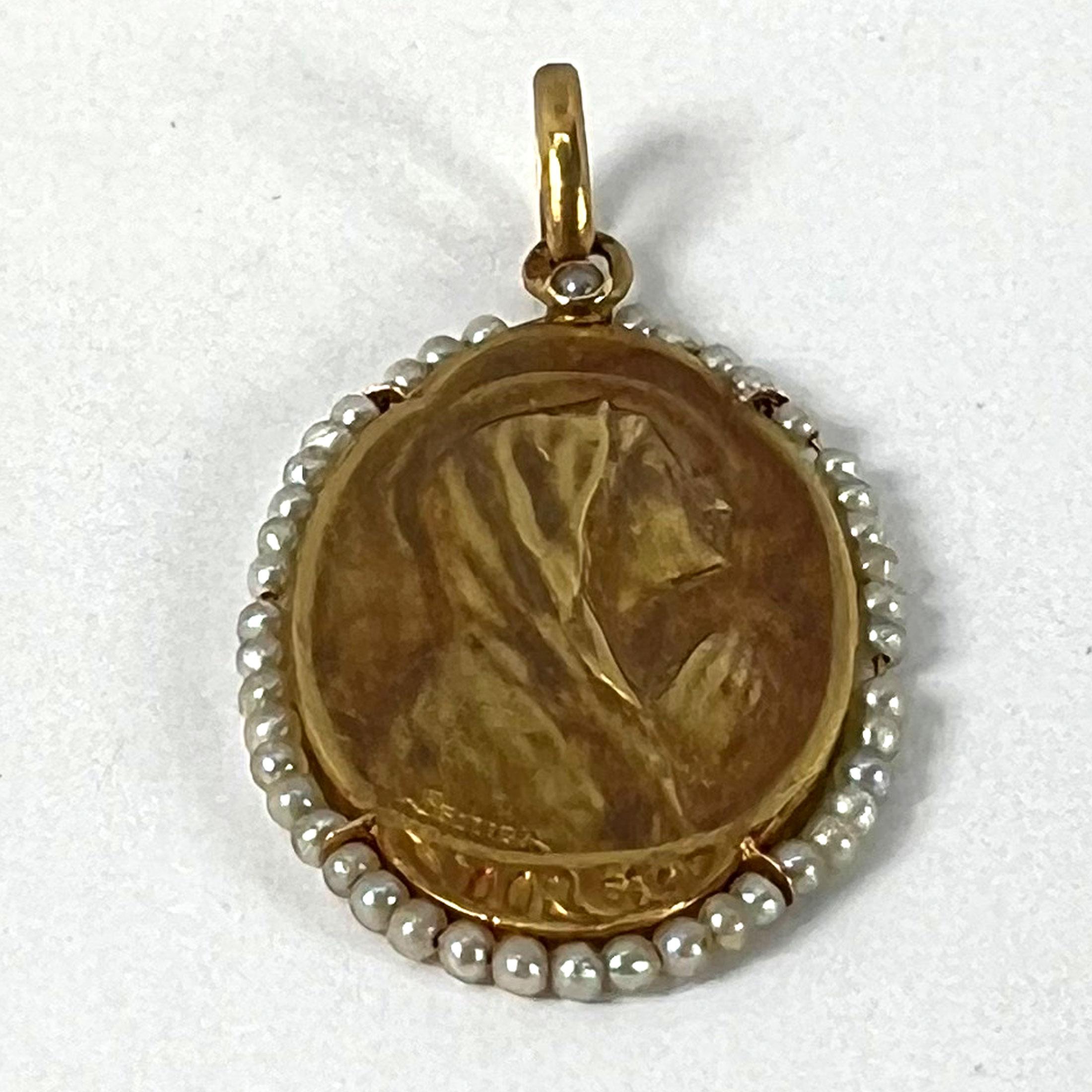 Antique French Sellier Pendentif Médaille Vierge Marie en or jaune 18K avec perles de rocaille en vente 8