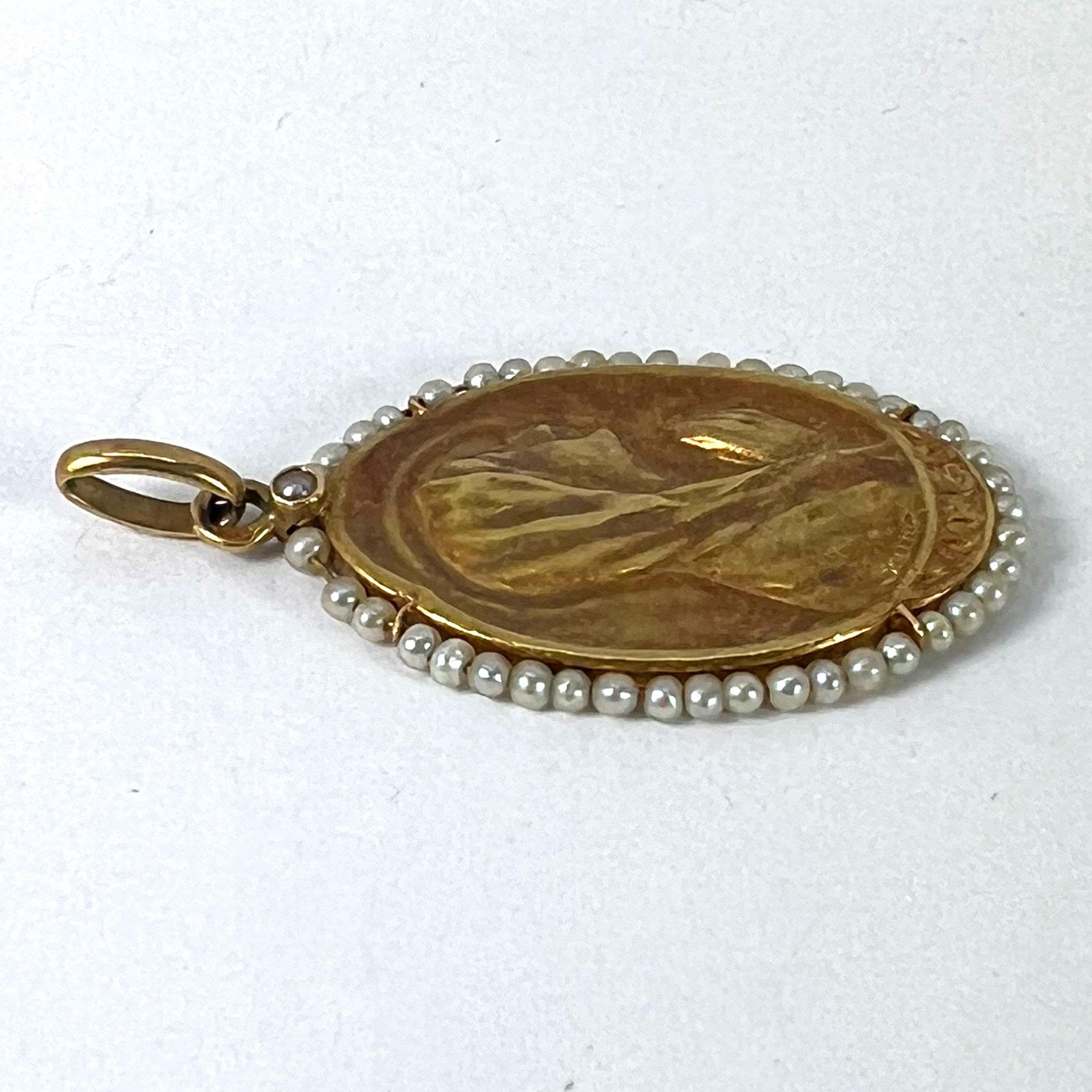 Antique French Sellier Pendentif Médaille Vierge Marie en or jaune 18K avec perles de rocaille en vente 9