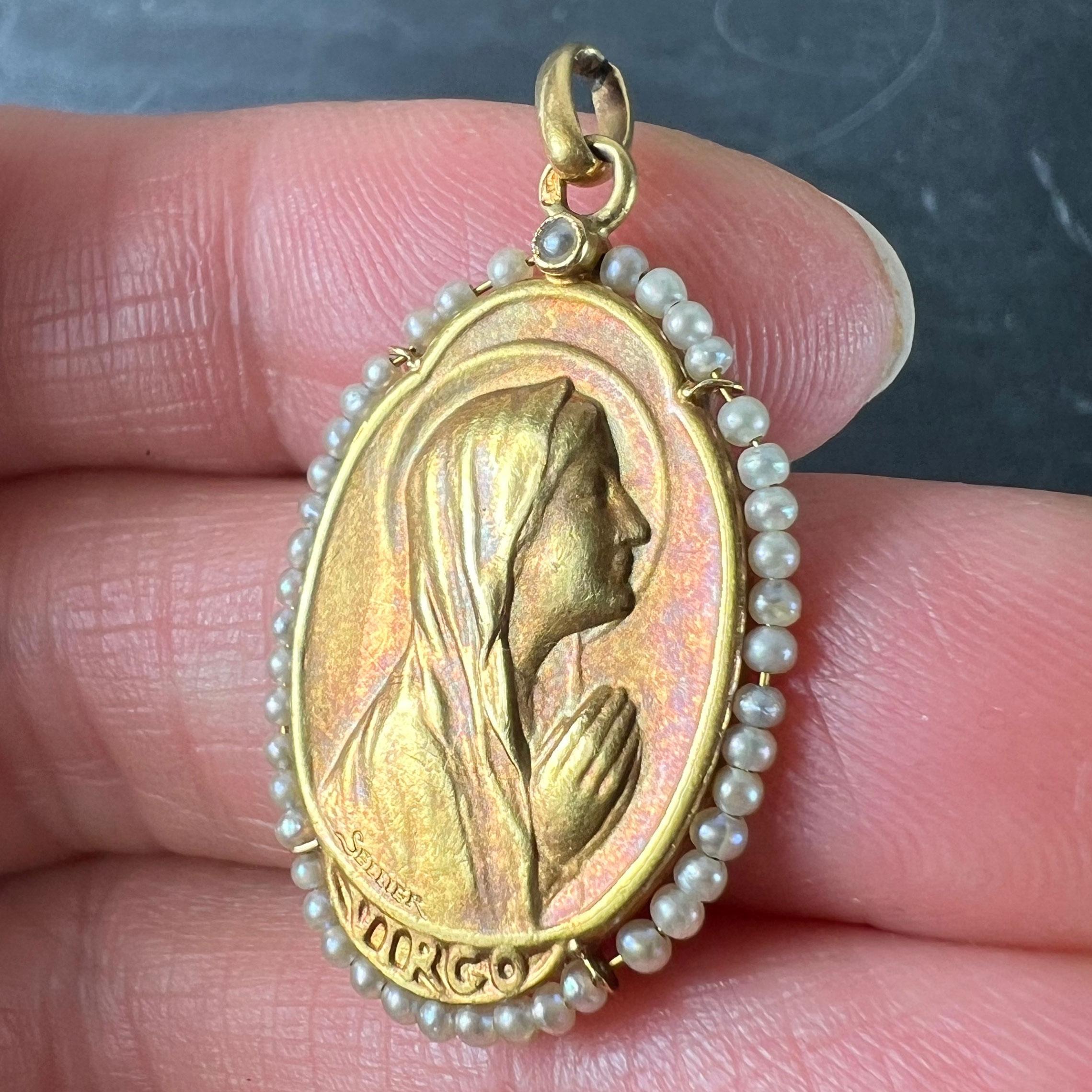 Antique French Sellier Pendentif Médaille Vierge Marie en or jaune 18K avec perles de rocaille en vente 1