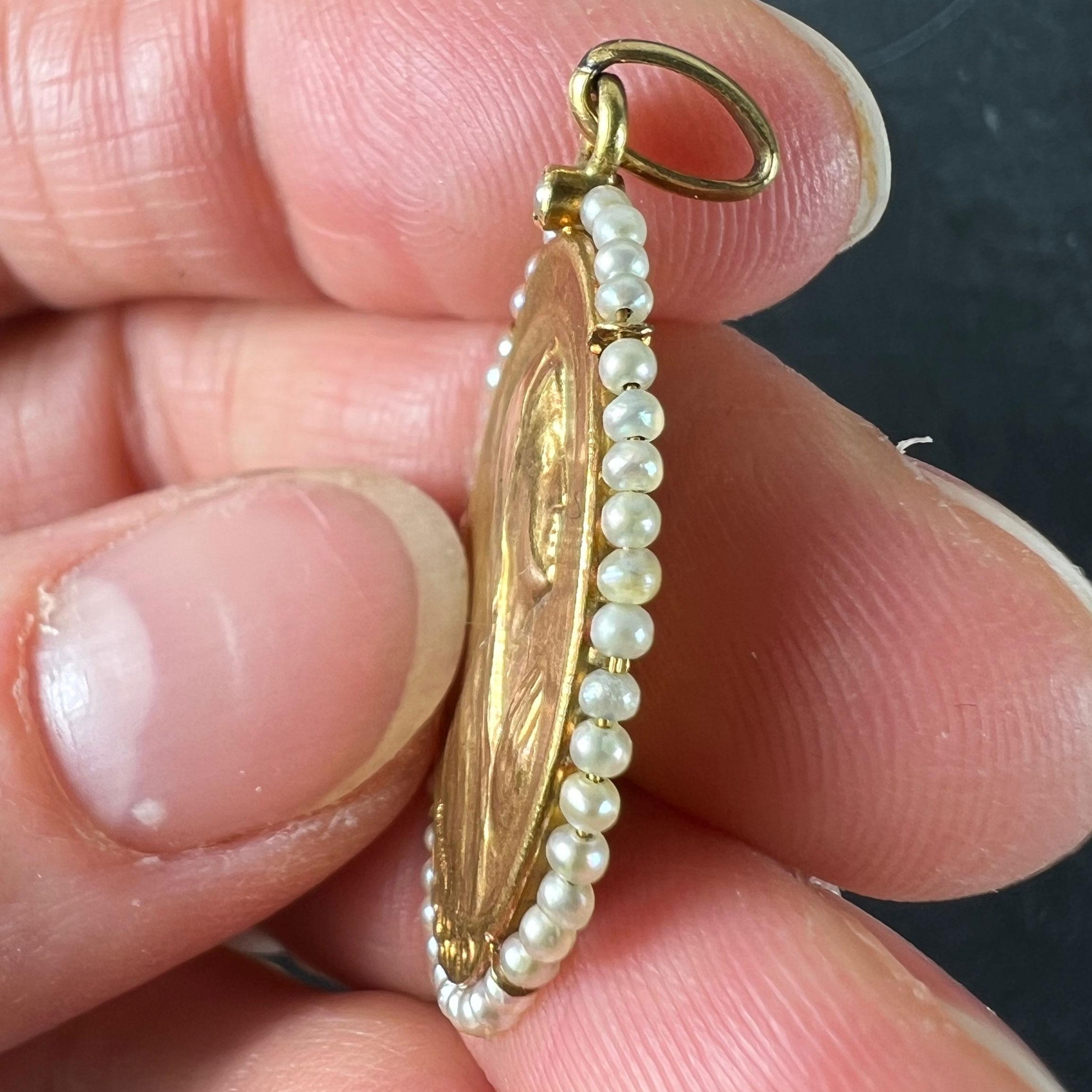 Antique French Sellier Pendentif Médaille Vierge Marie en or jaune 18K avec perles de rocaille en vente 2