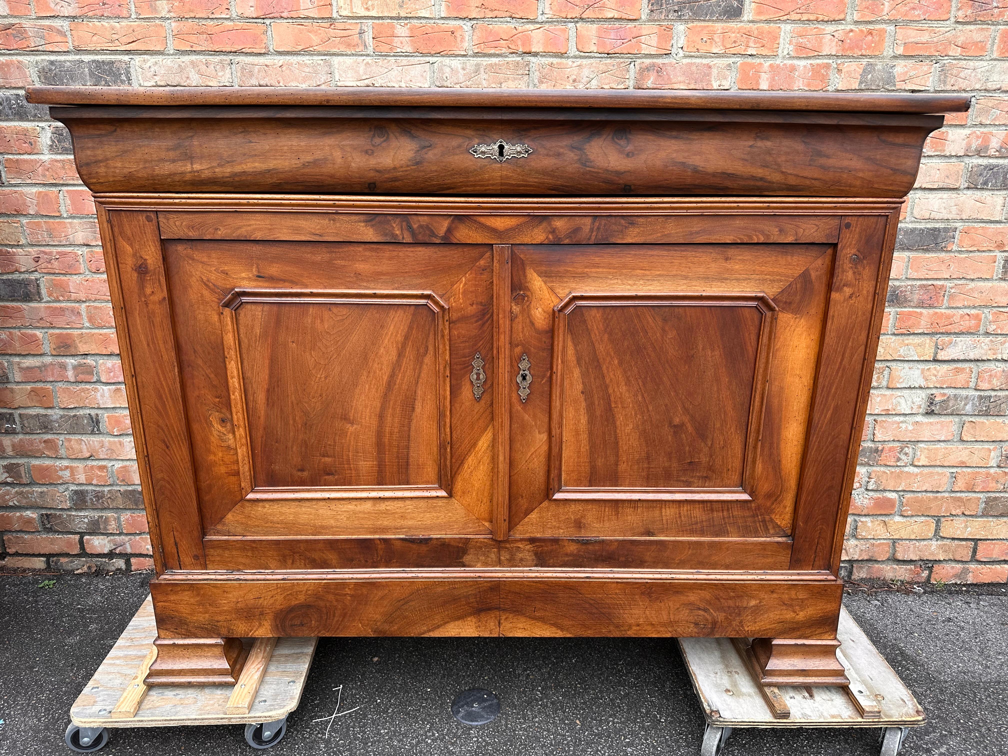 This is a beautiful 19th century French server featuring a single drawer above two doors that opens into storage. If this piece looks unusually clean inside it’s because we totally vacuum and thoroughly clean the inside of all the dirt and debris.