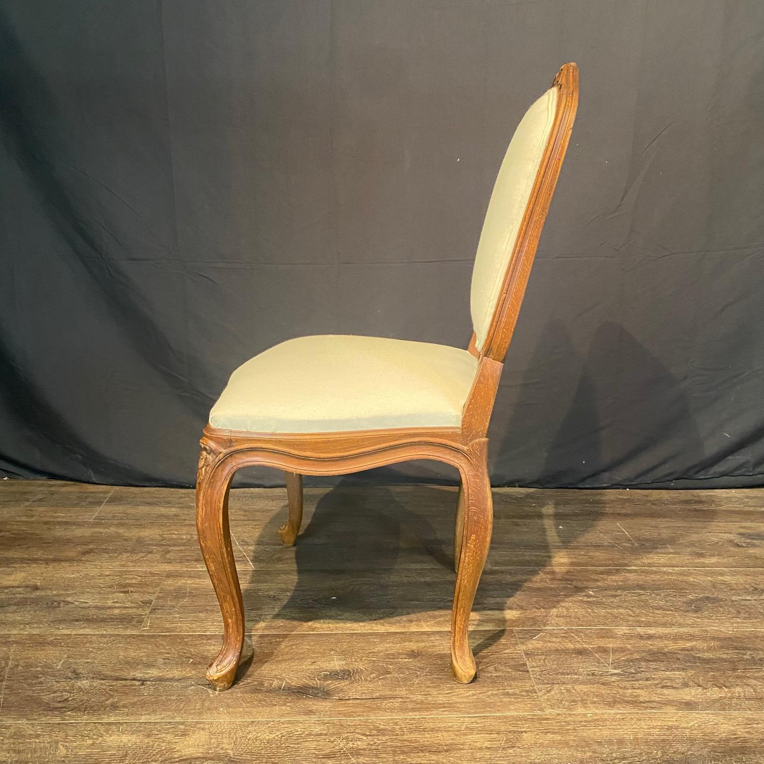 Tissu d'ameublement Antique French Set of 6 Louis XV Dining Chairs with New Upholstery en vente
