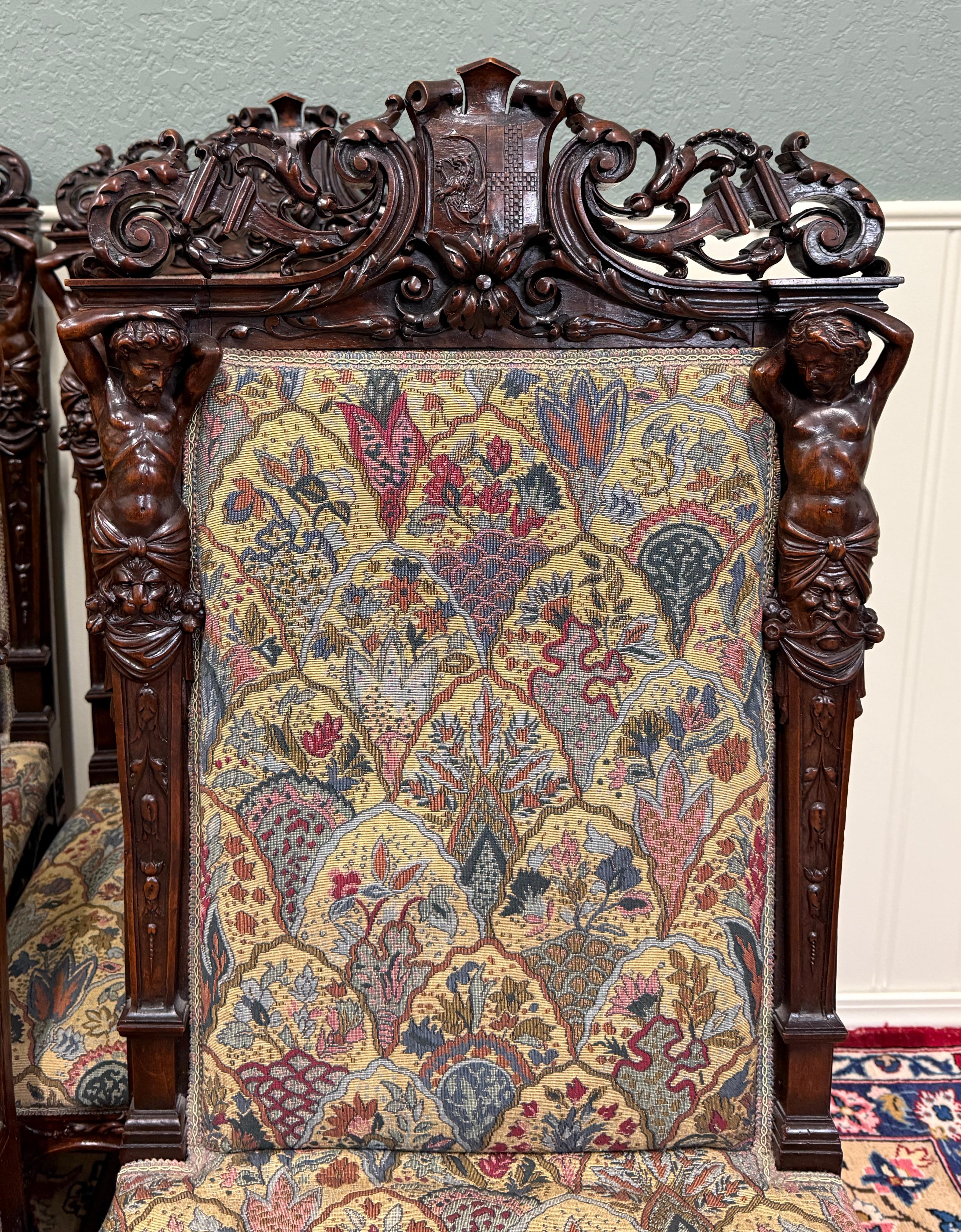 Intagliato Antique French SET DI 8 sedie da pranzo imbottite e intagliate in noce del XIX secolo EXQUISITE in vendita