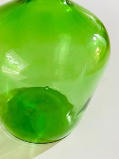 Antique French Set di due bottiglie di vetro di colore verde dalla Francia, circa 1950