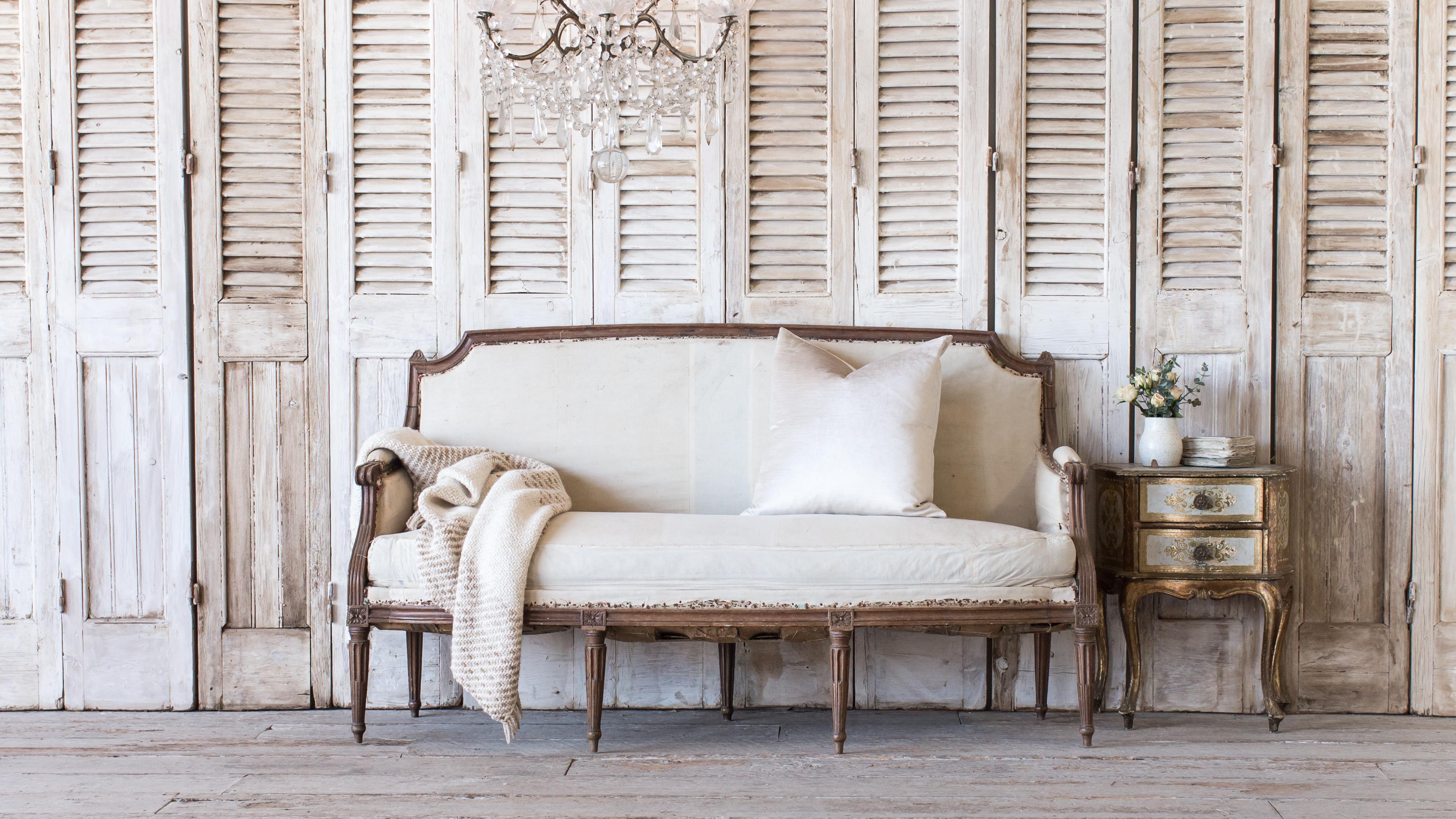 Antique French Settee, 1800 In Good Condition In Los Angeles, CA
