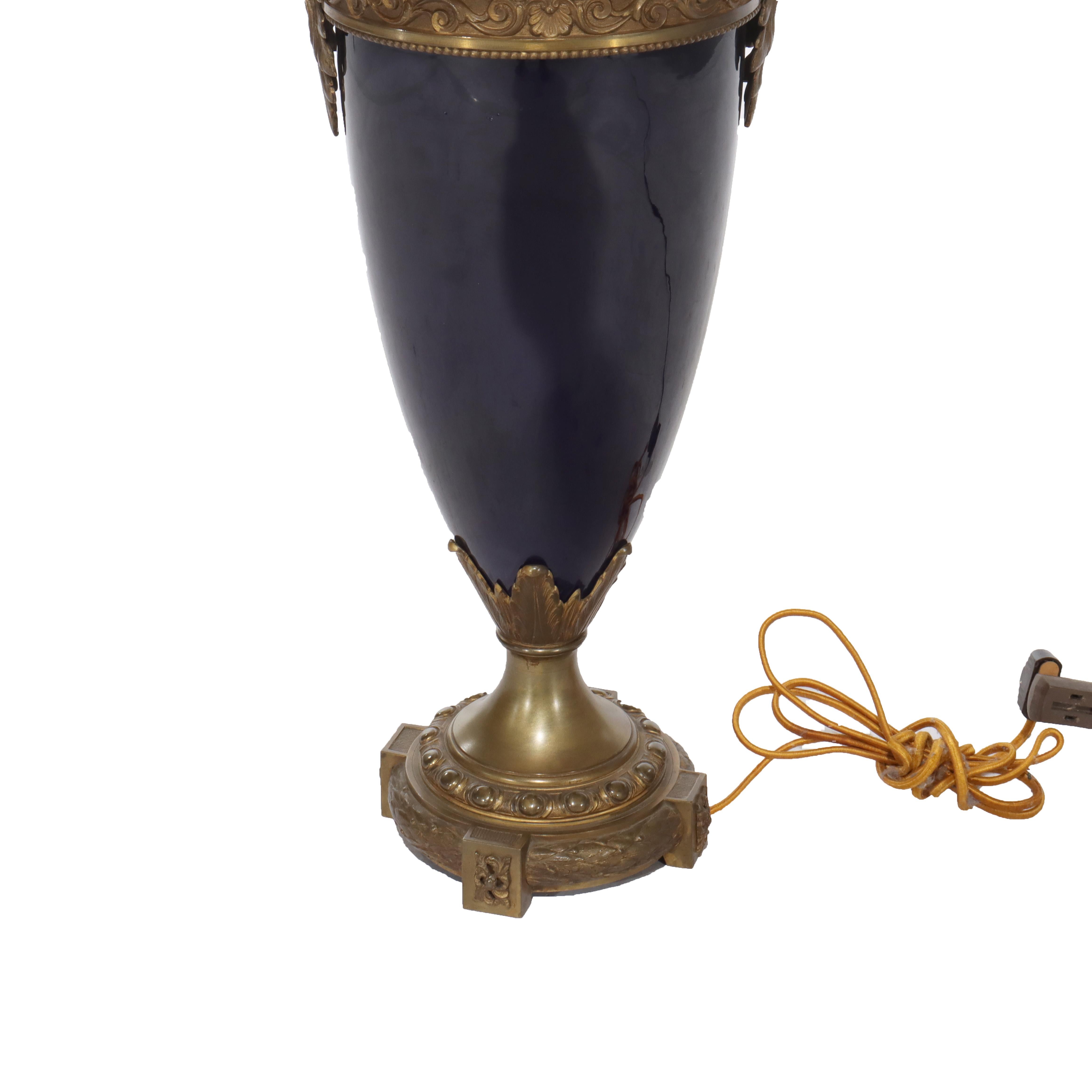 Antique French Sevres Lámpara Azul Cobalto con Recubrimiento Metálico C1900 Estadounidense en venta