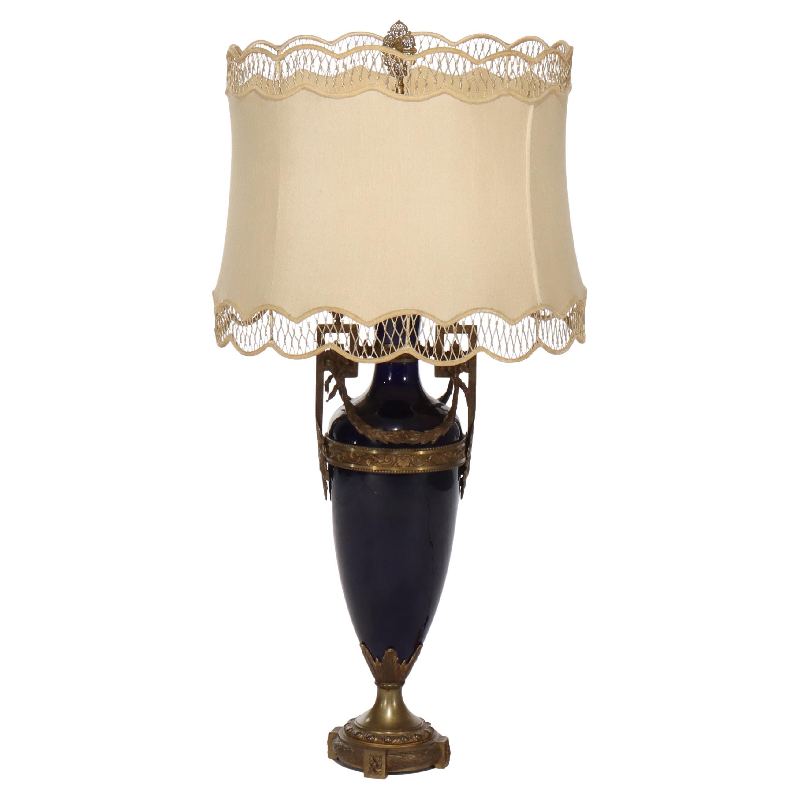 Antique Lampe française de Sèvres bleu cobalt avec recouvrement en métal C1900