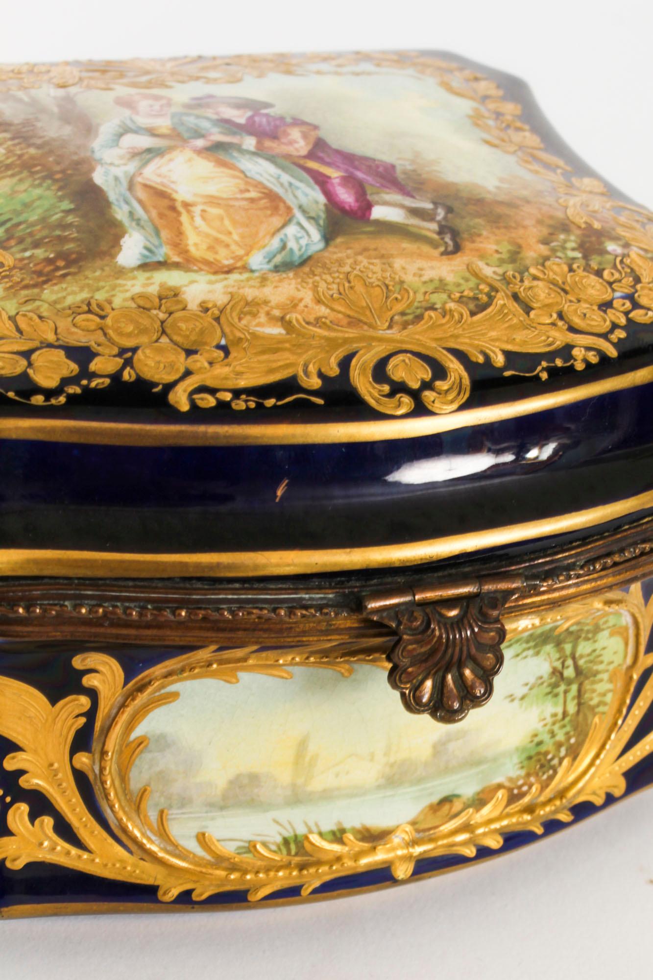 Antique French Sevres Cobalt Blue Porcelain Jewellery Casket 19th Century  For Sale 5