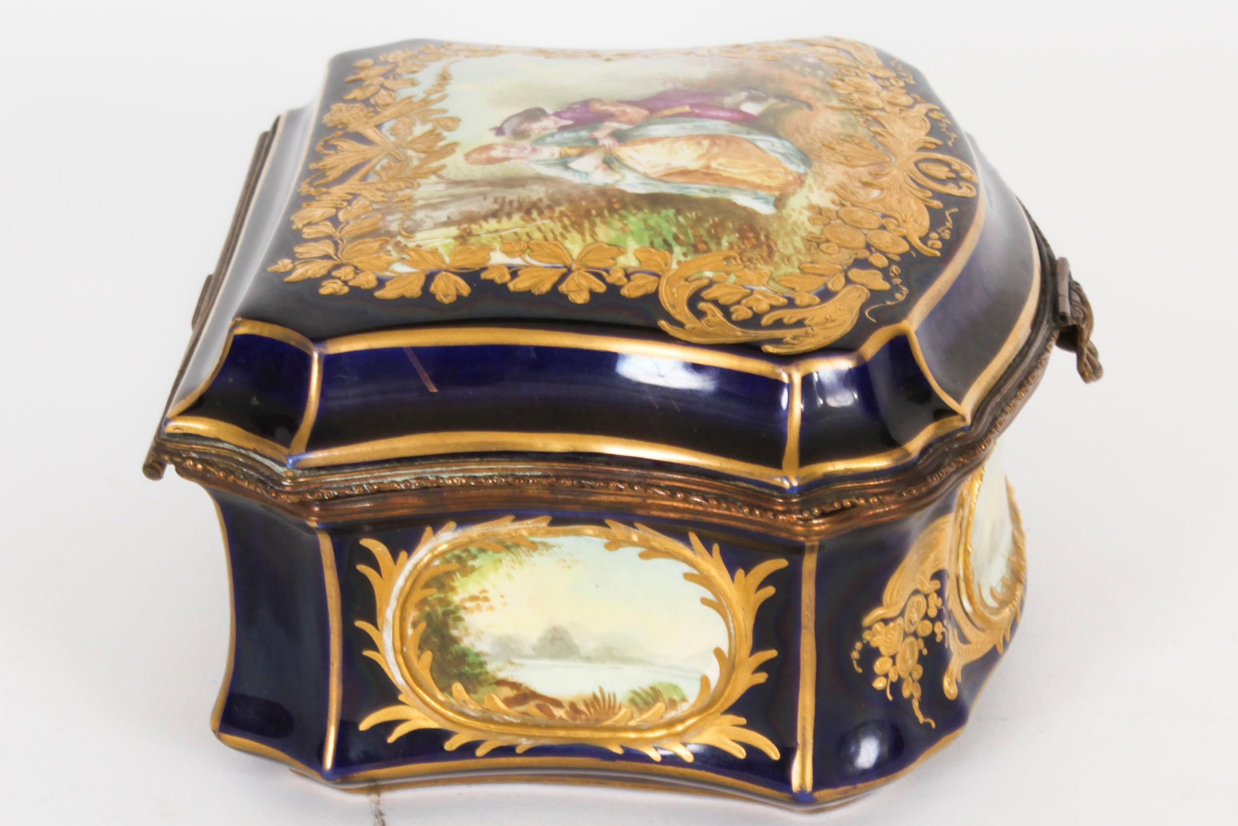 Antique French Sevres Cobalt Blue Porcelain Jewellery Casket 19th Century  For Sale 3