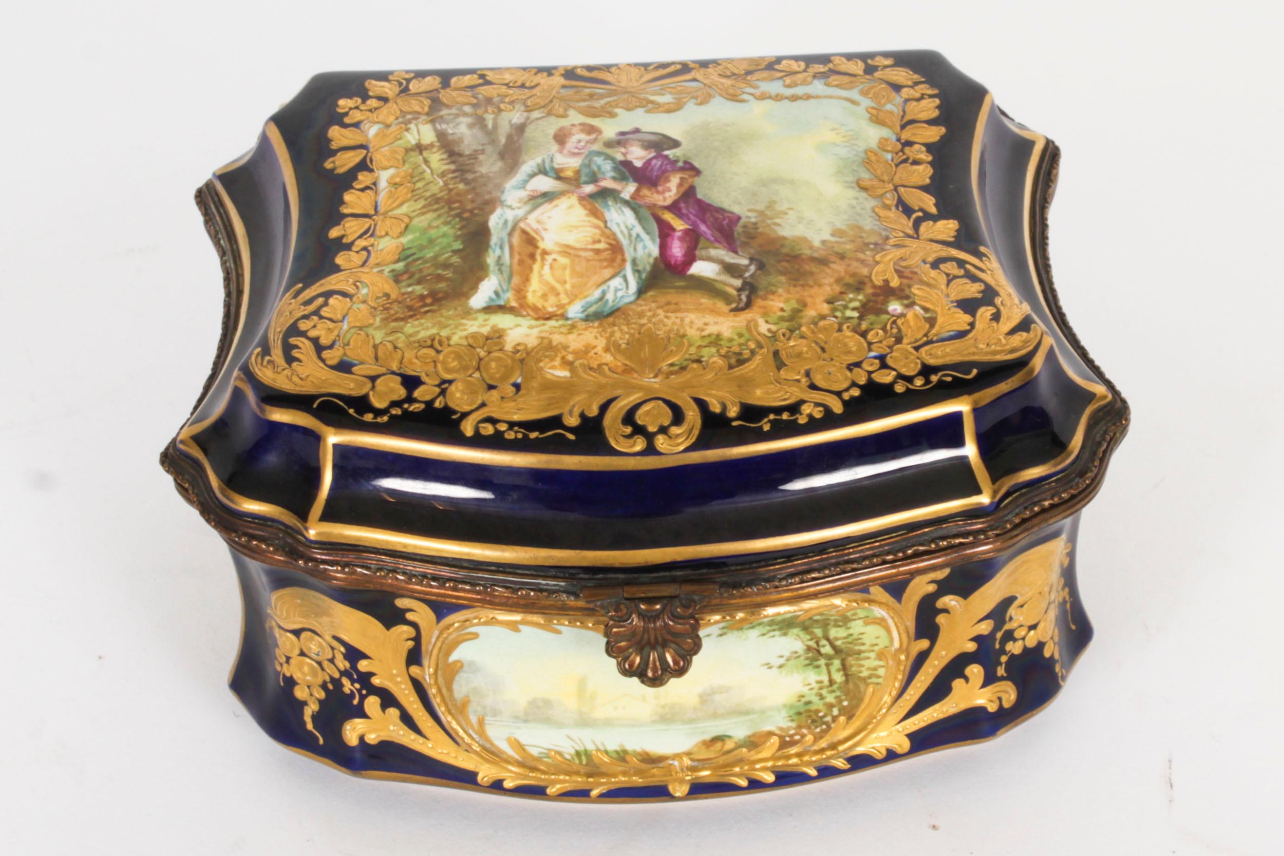 Antique French Sevres Cobalt Blue Porcelain Jewellery Casket 19th Century  For Sale 4