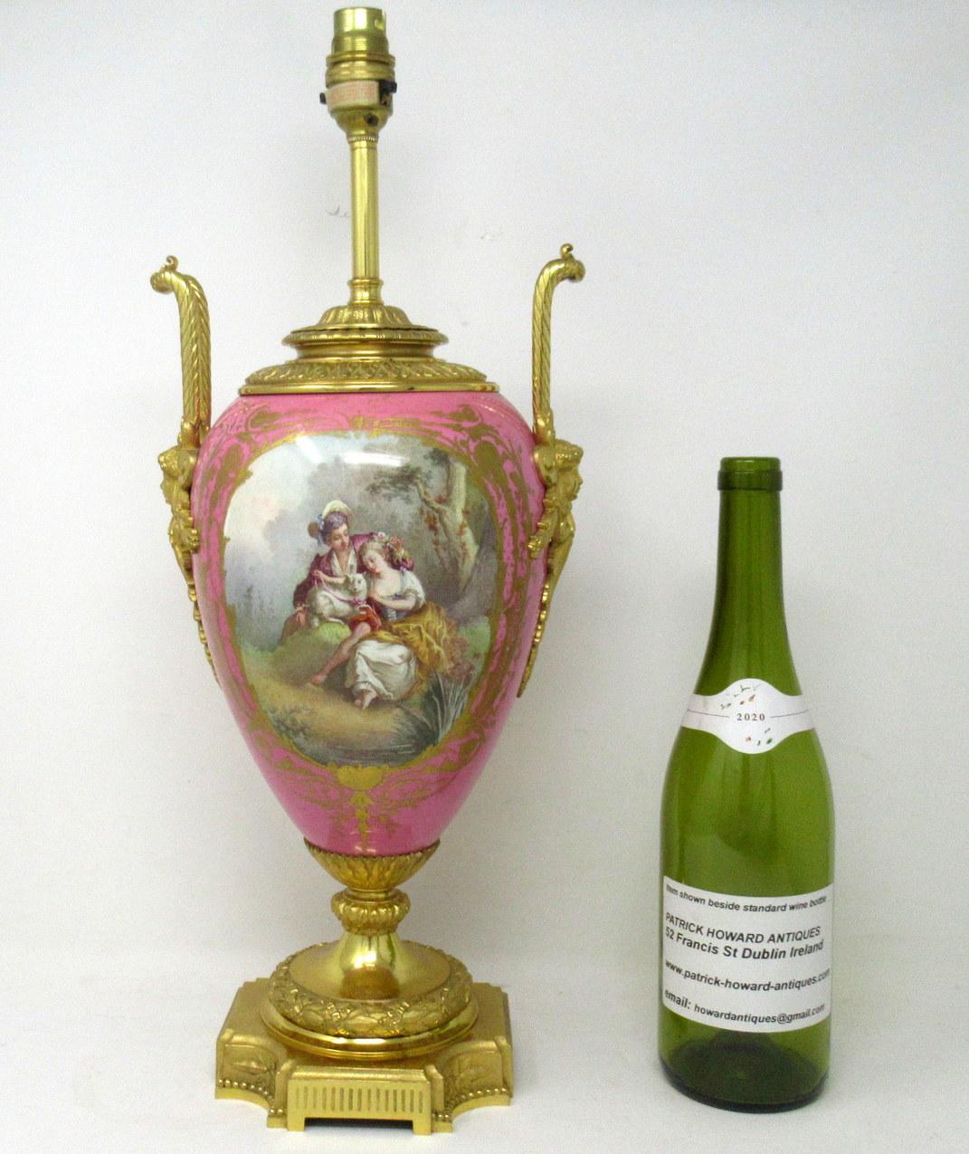 Antique French Sèvres Florero de porcelana de bronce dorado Ormolu Pompador Lámpara de mesa rosa en venta 5