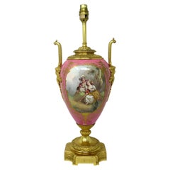 Antique French Sèvres Vaso di porcellana in bronzo dorato Ormolu Pompador Rosa Lampada da tavolo
