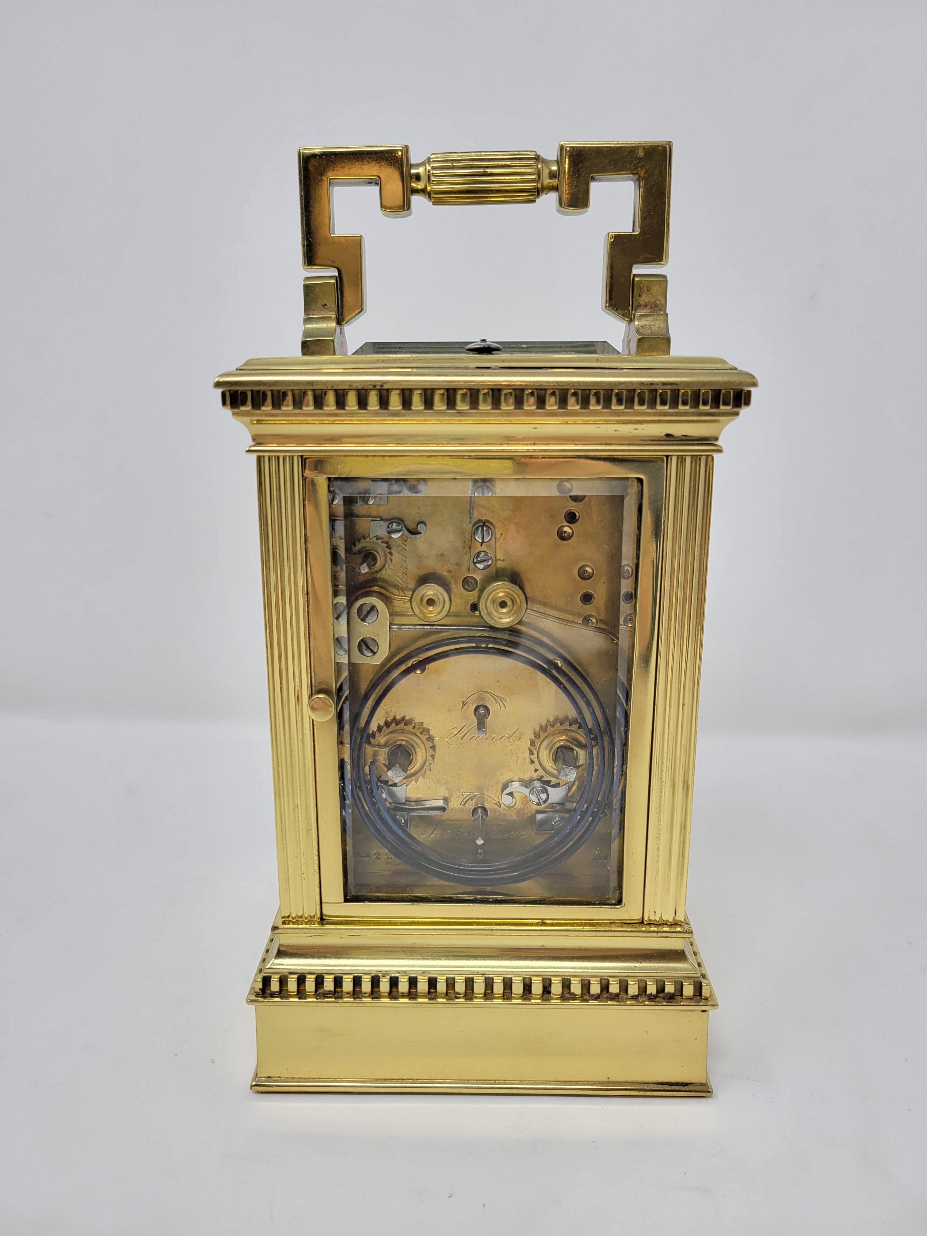 XIXe siècle Horloge ancienne française à chariot de Sèvres en bronze doré en vente