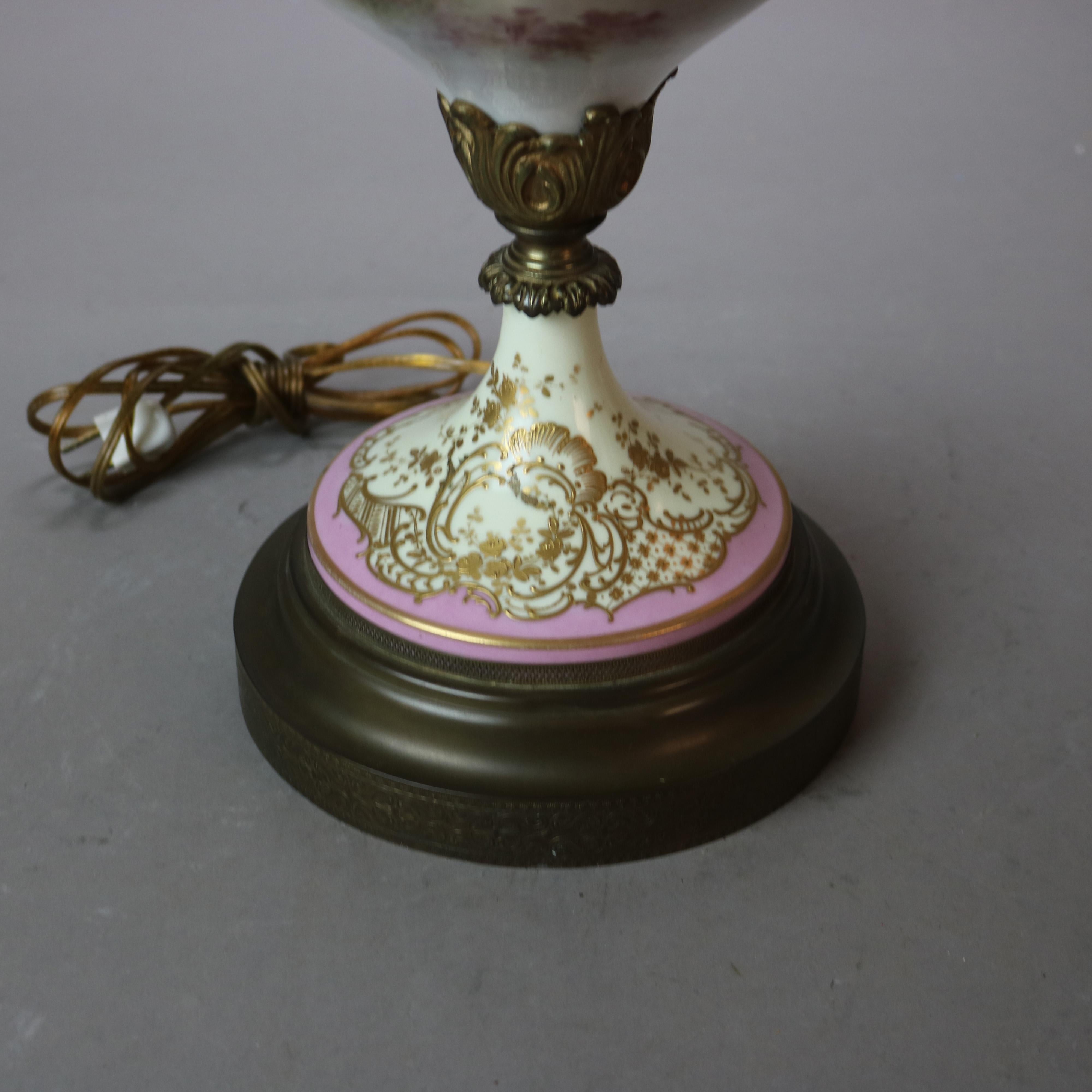 Nord-américain Ancienne lampe en porcelaine peinte à la main et en bronze doré de Sèvres C1880 en vente