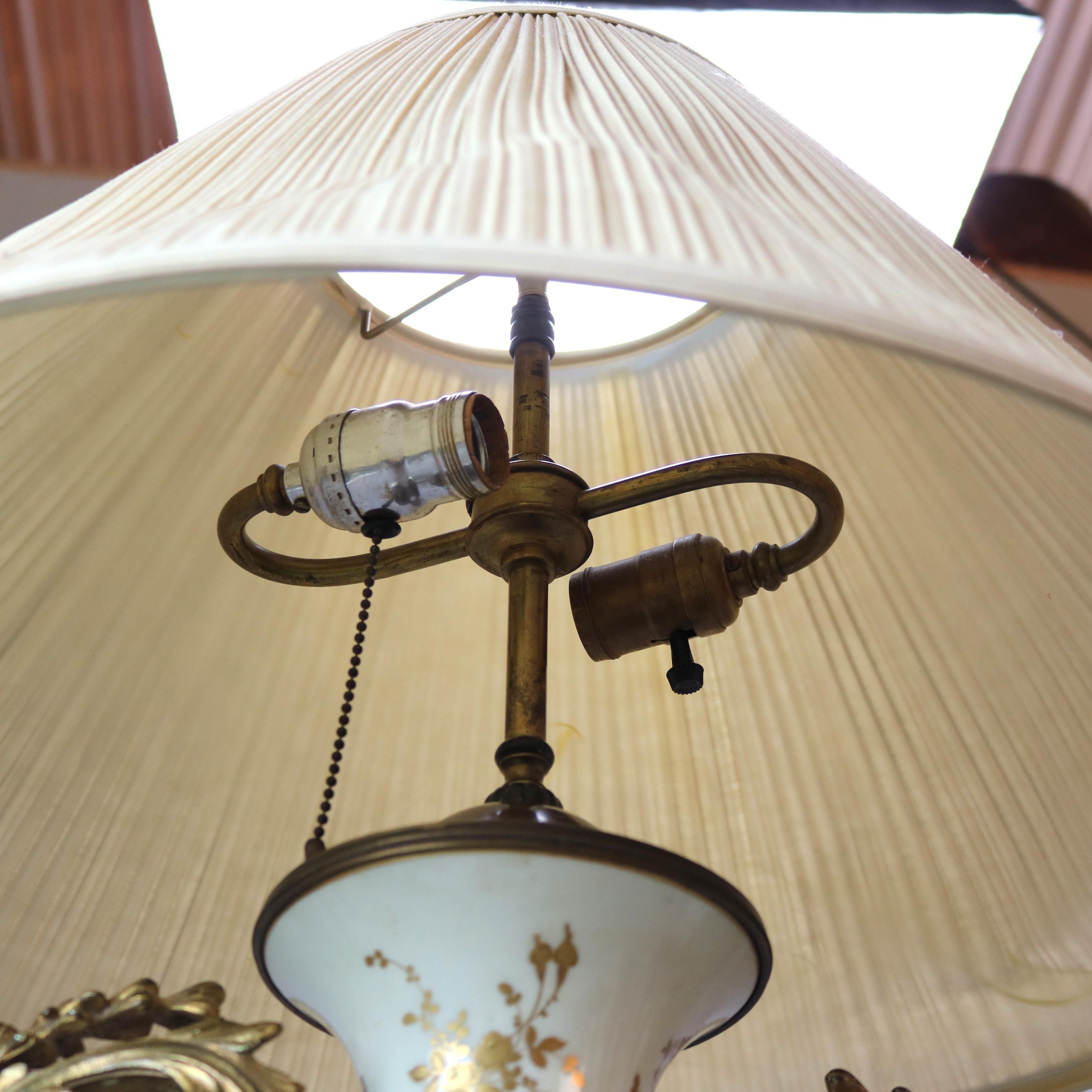 Moulage Ancienne lampe en porcelaine peinte à la main et en bronze doré de Sèvres C1880 en vente