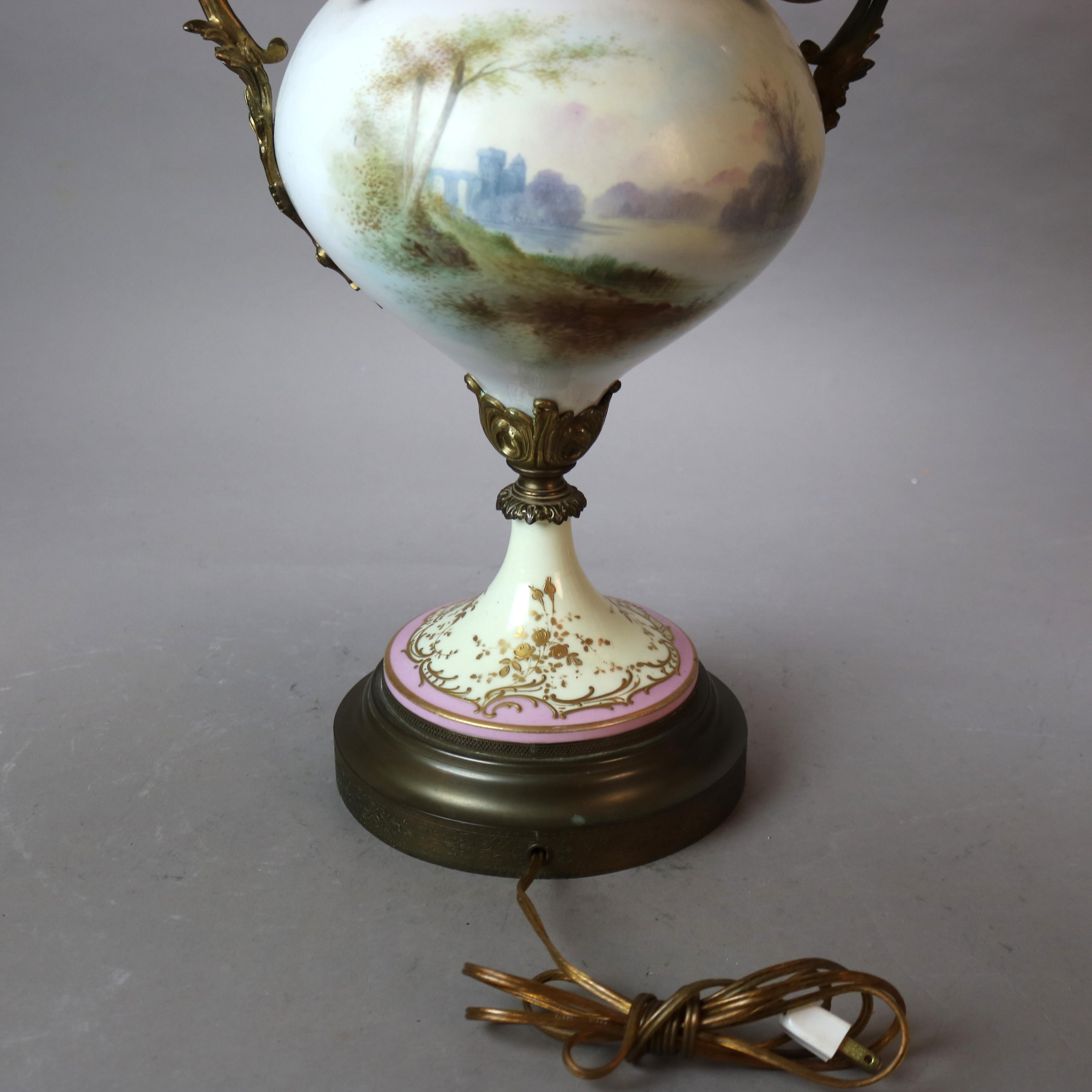Ancienne lampe en porcelaine peinte à la main et en bronze doré de Sèvres C1880 en vente 2