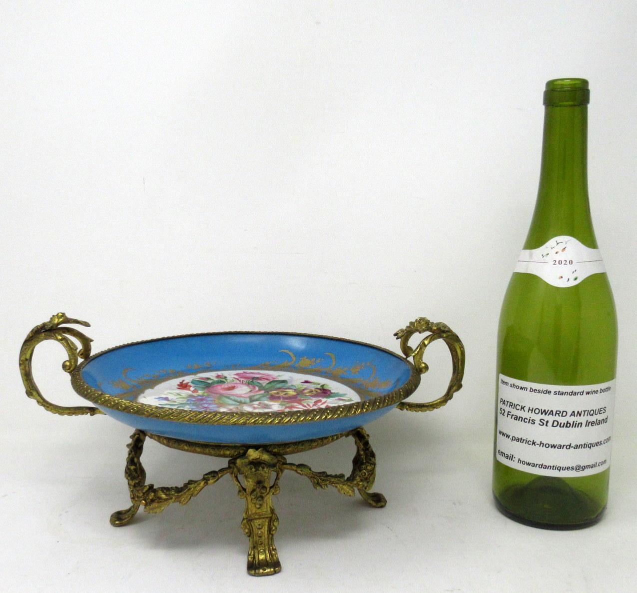 Antique plat à assiette de cabinet Tazza en porcelaine dorée de Sèvres en bronze doré et bronze doré en vente 3