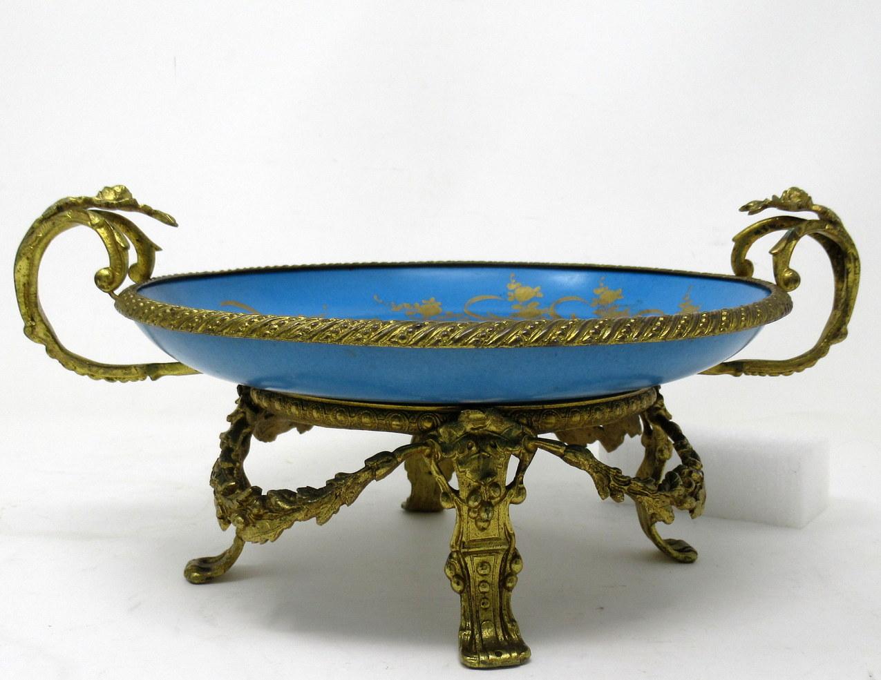 Antike französische Sevres Goldbronze vergoldete Bronze Dore Porzellan Tazza Schrank Teller Schale (Französisch) im Angebot