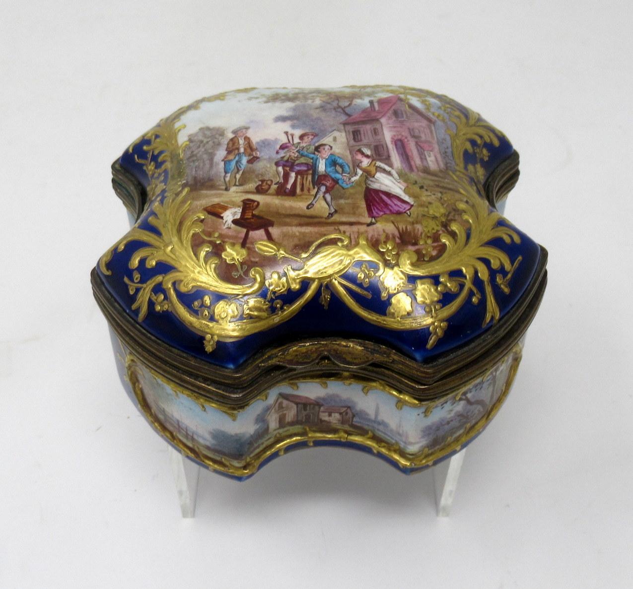 Antique French Sevres Ormolu Porcelain Jewellery Casket Dresser Trinket Box In Good Condition In Dublin, Ireland