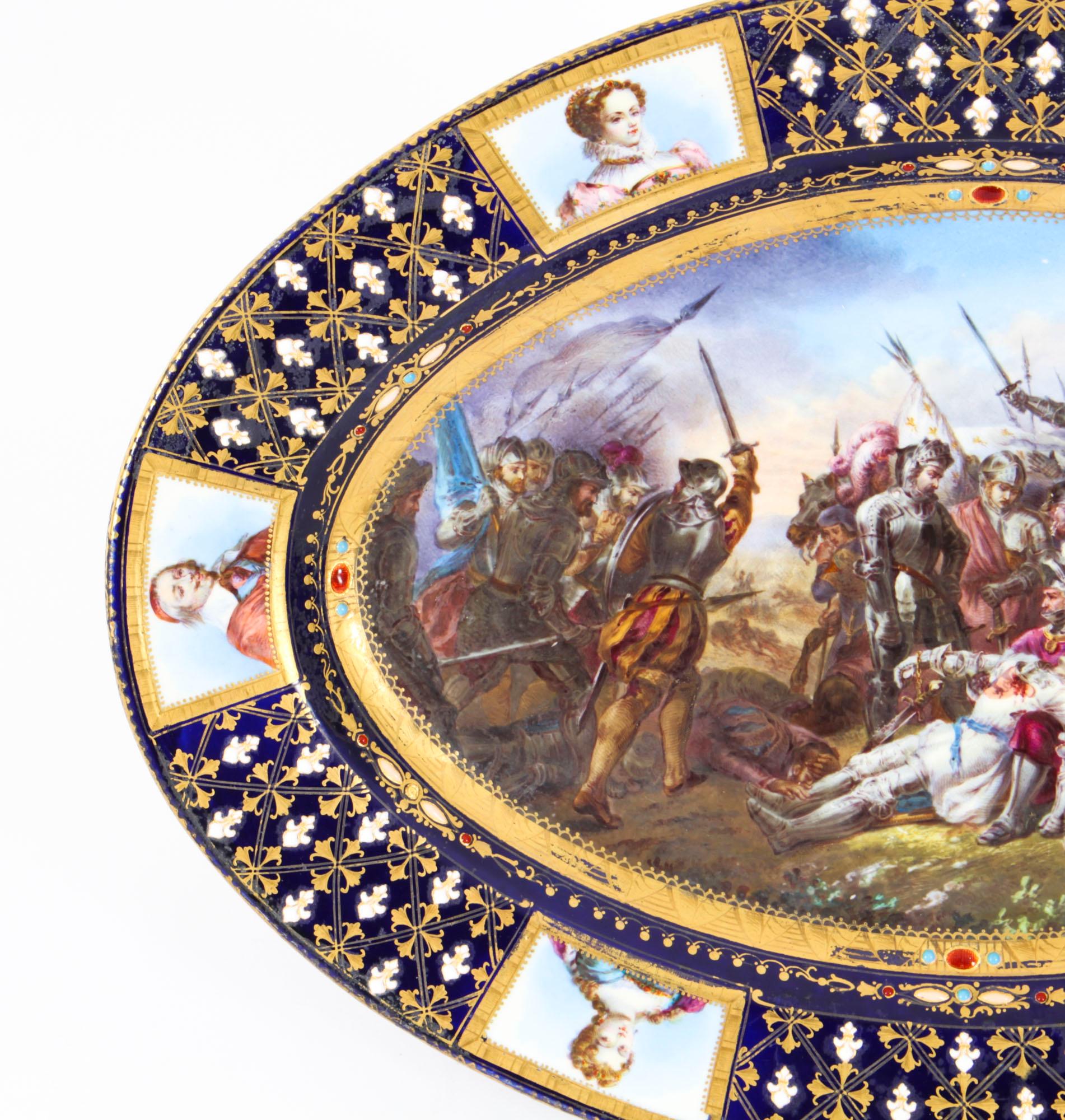 Ancien plat ovale en porcelaine de Sèvres fin 18ème siècle en vente 1