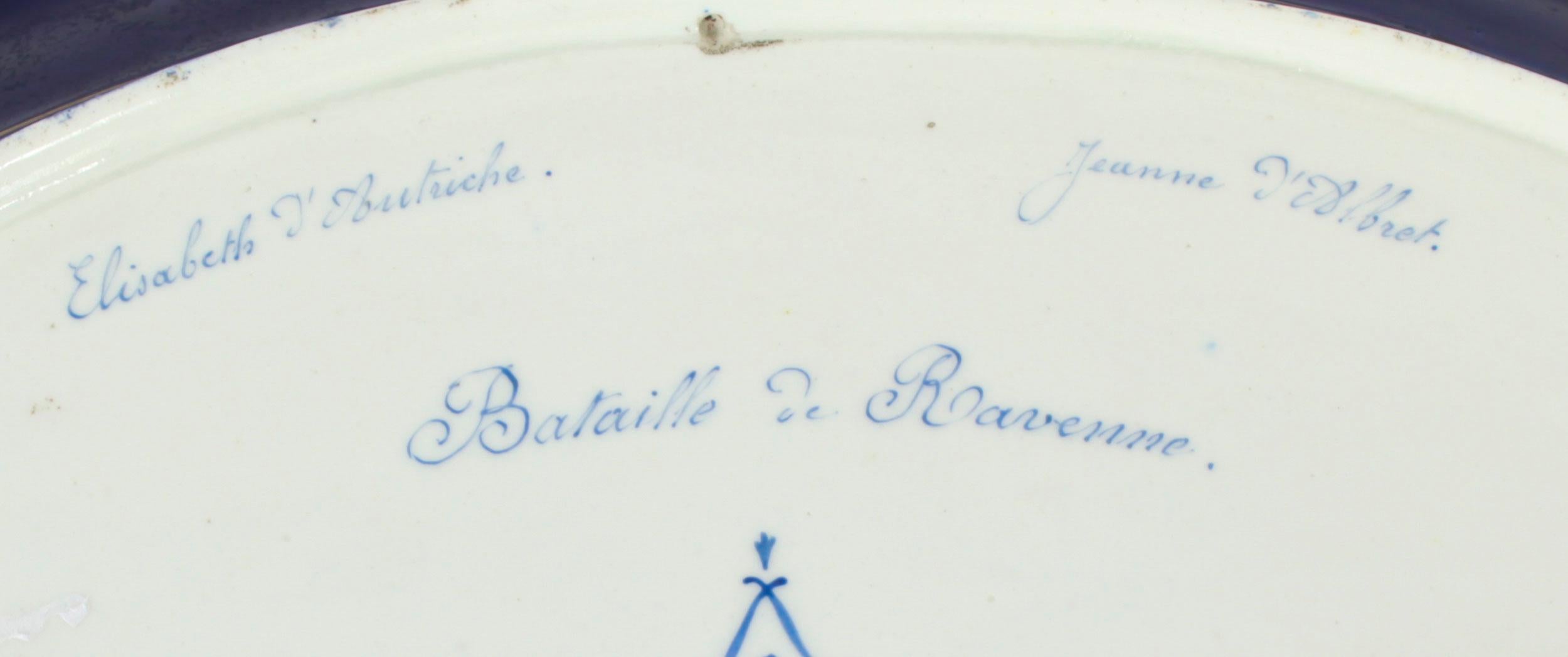 Ancien plat ovale en porcelaine de Sèvres fin 18ème siècle en vente 3