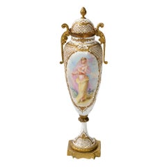 Antike französische Sèvres-Porzellan- und Bronze-Deckelvase