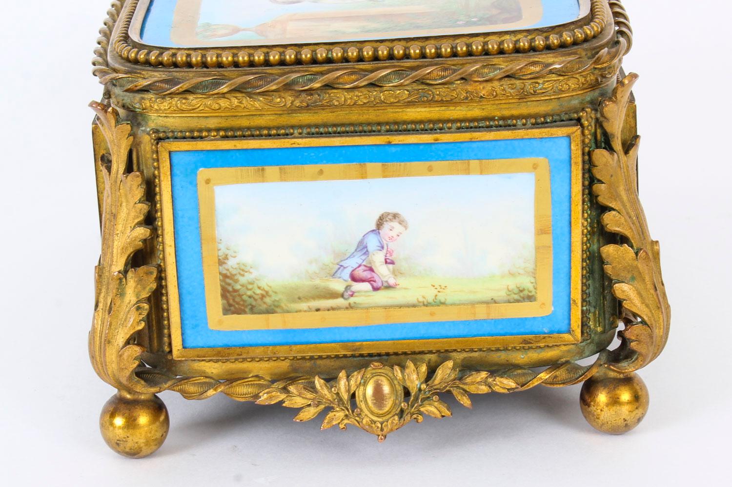 Antique French Sevres Porcelain and Ormolu Jewellery Casket 19th Century  For Sale 6