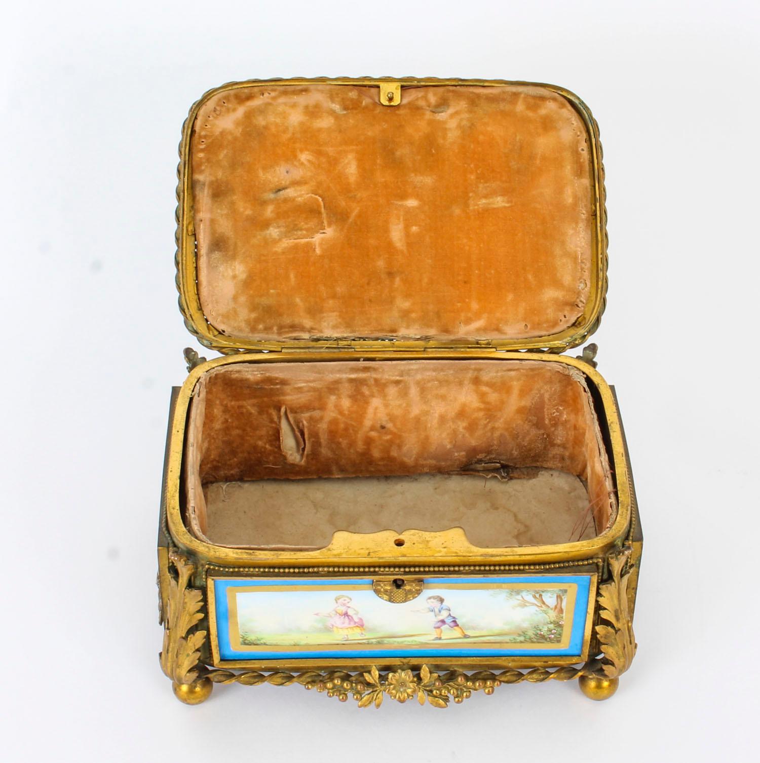 Antique French Sevres Porcelain and Ormolu Jewellery Casket 19th Century  For Sale 10