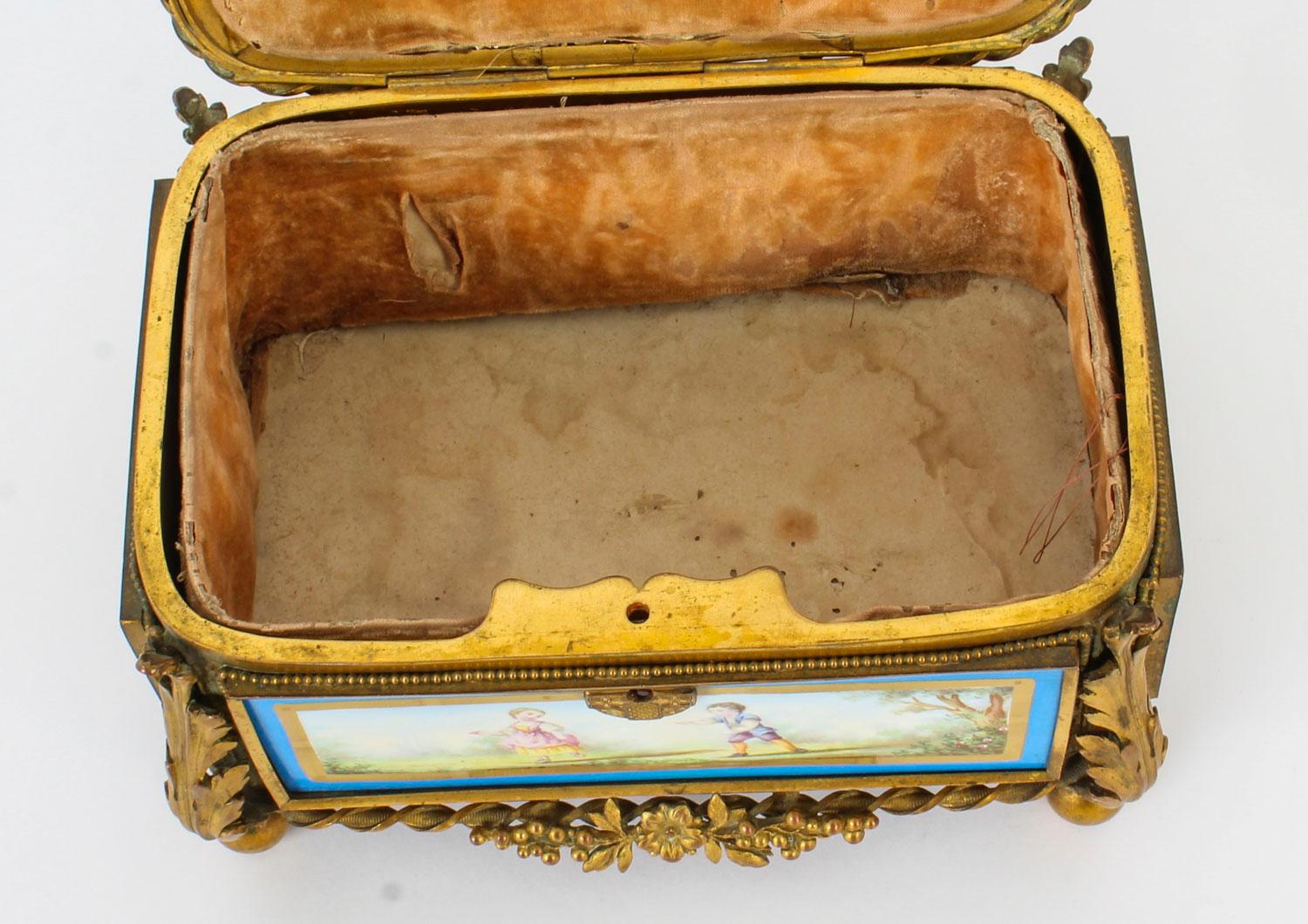 Antique French Sevres Porcelain and Ormolu Jewellery Casket 19th Century  For Sale 12