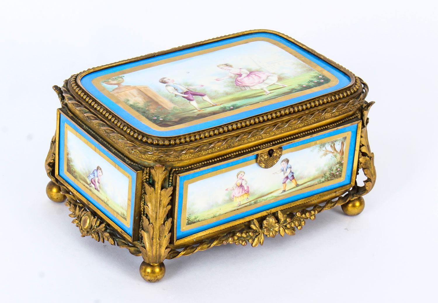 Antique French Sevres Porcelain and Ormolu Jewellery Casket 19th Century  For Sale 14