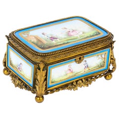 Coffret à bijoux ancien en porcelaine de Sèvres et bronze doré, 19e siècle