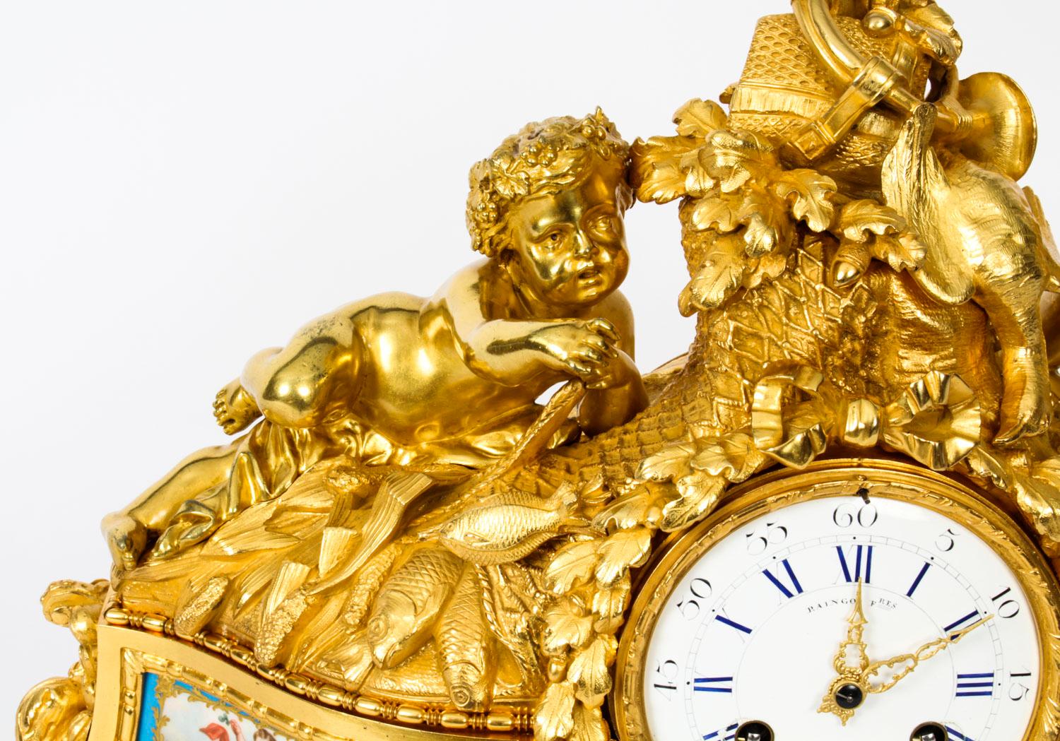 Antike französische Sevres-Porzellan-Goldbronze-Uhr von Raingo Freres, 19. Jahrhundert (Französisch) im Angebot