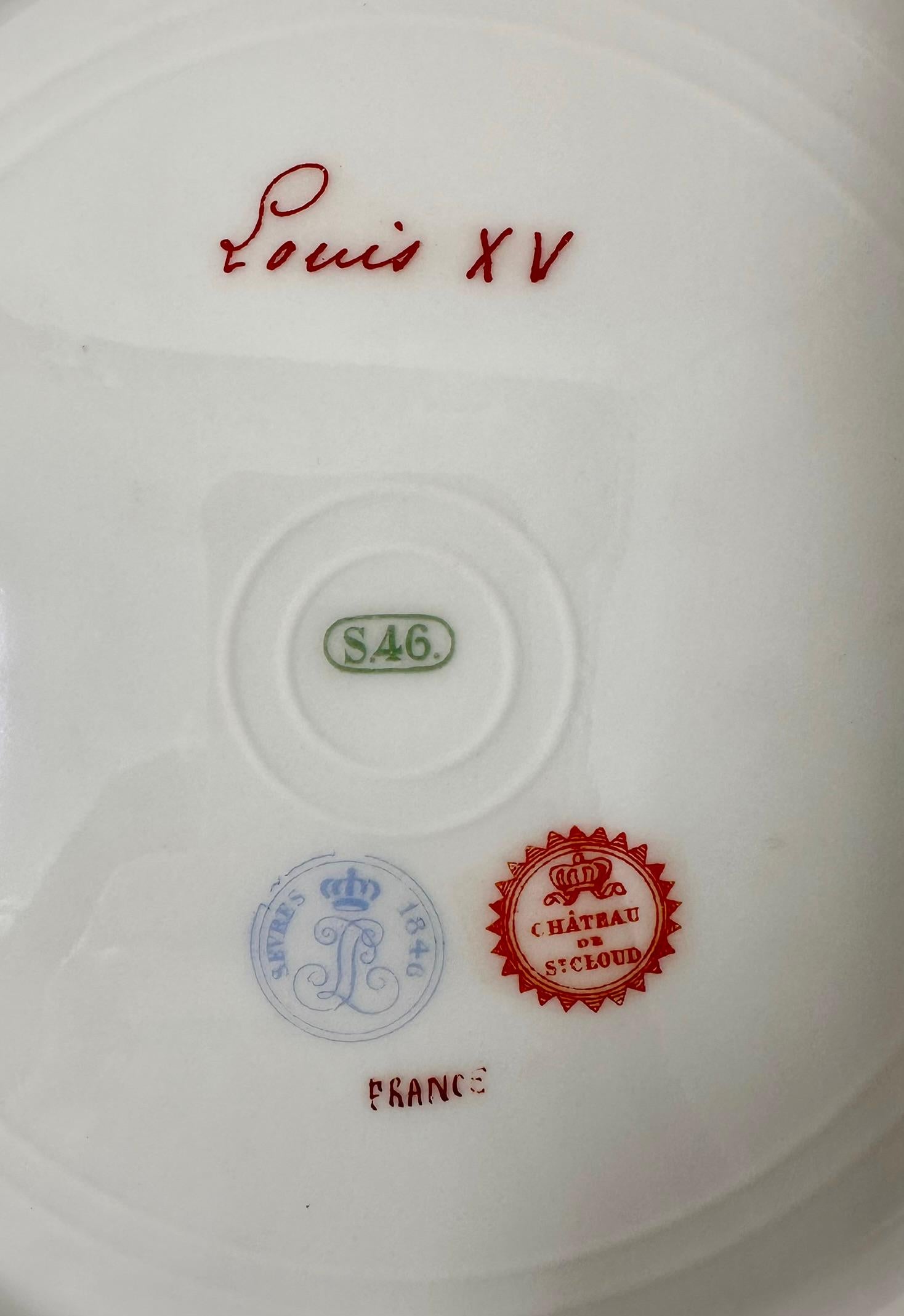 XIXe siècle Ancienne assiette en porcelaine de Sèvres représentant le roi Louis XV, circa 1846. en vente