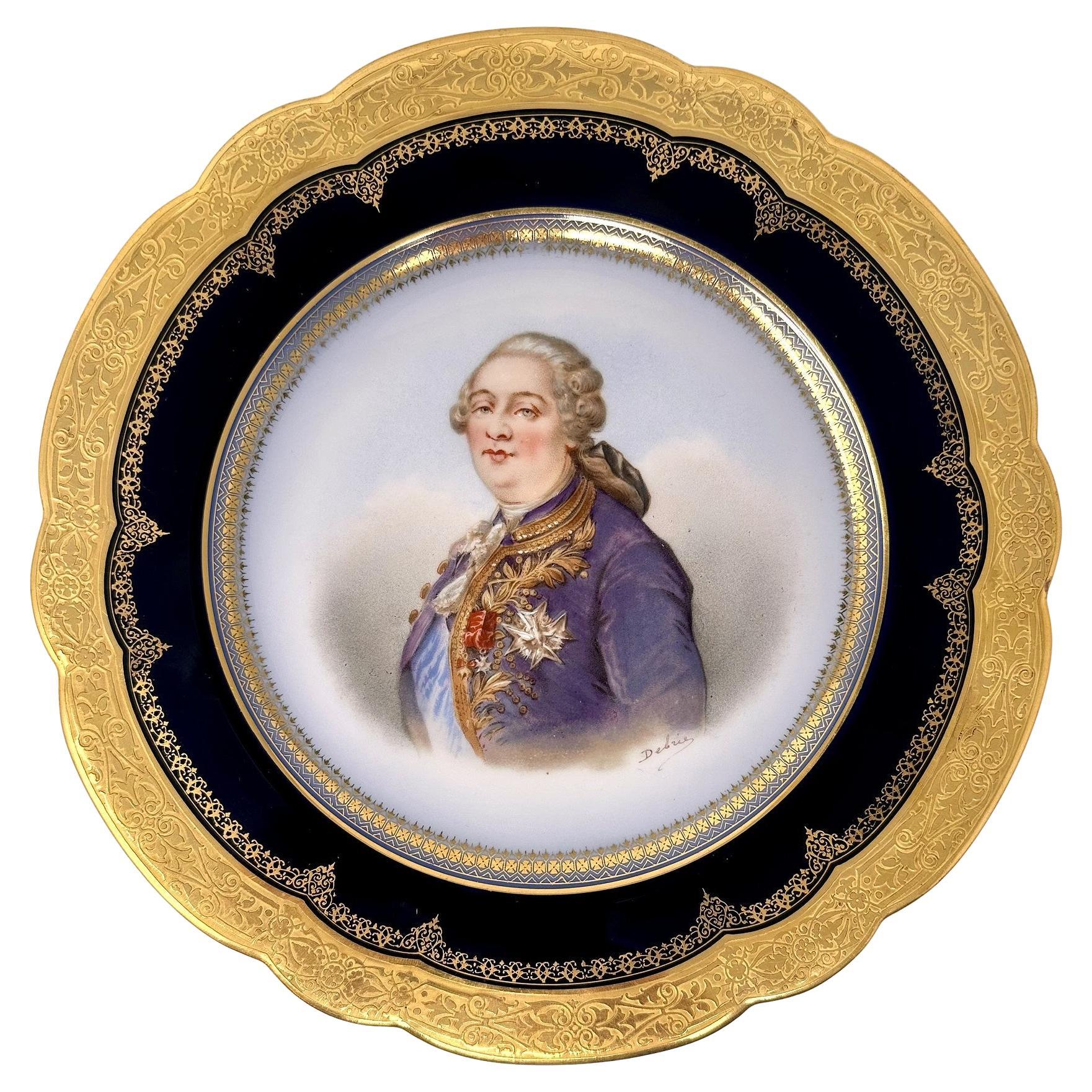 Ancienne assiette en porcelaine de Sèvres représentant le roi Louis XVI, Circa 1846.