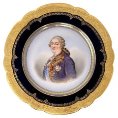 Ancienne assiette en porcelaine de Sèvres représentant le roi Louis XVI, Circa 1846.
