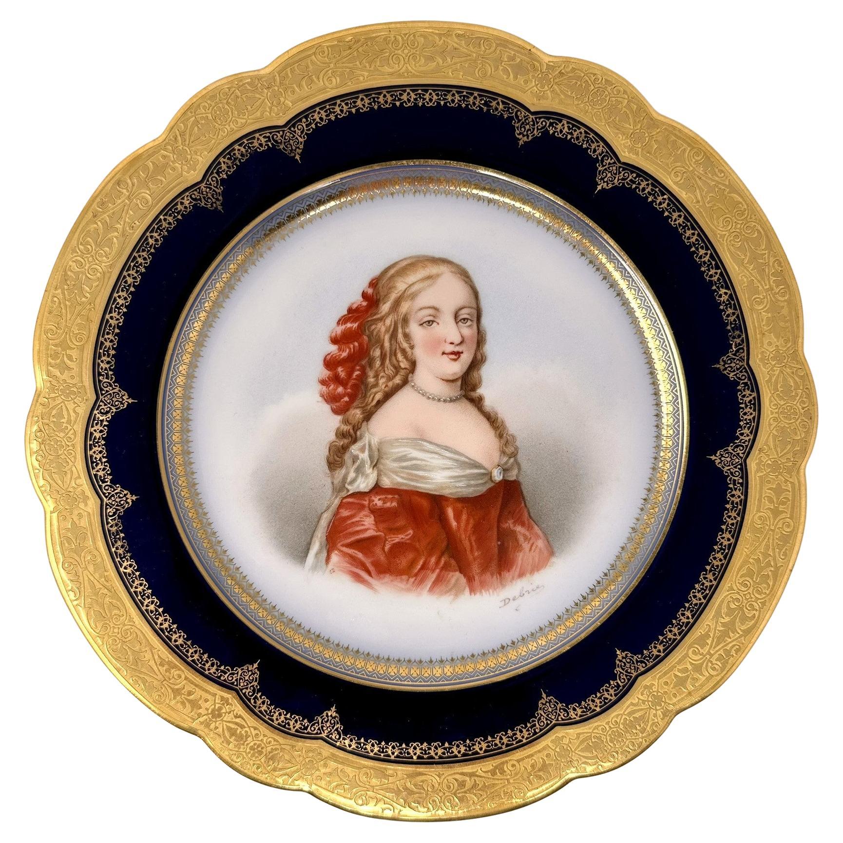 Ancienne assiette en porcelaine de Sèvres représentant Madame de Montespan Circa 1846